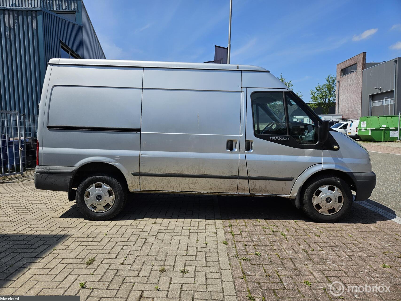 Foto van Ford Transit 350m Van 140dpf 4.27 AWD