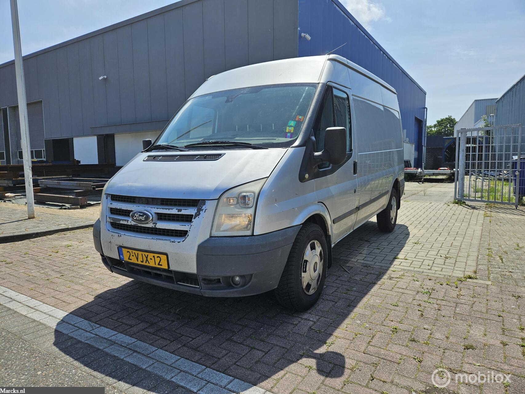 Ford Transit 350m Van 140dpf 4.27 AWD 350M 2.4 TDCI 4x4 !!! AWD UNIEKE BUS! MARGE BUS 2010 - voorkant
