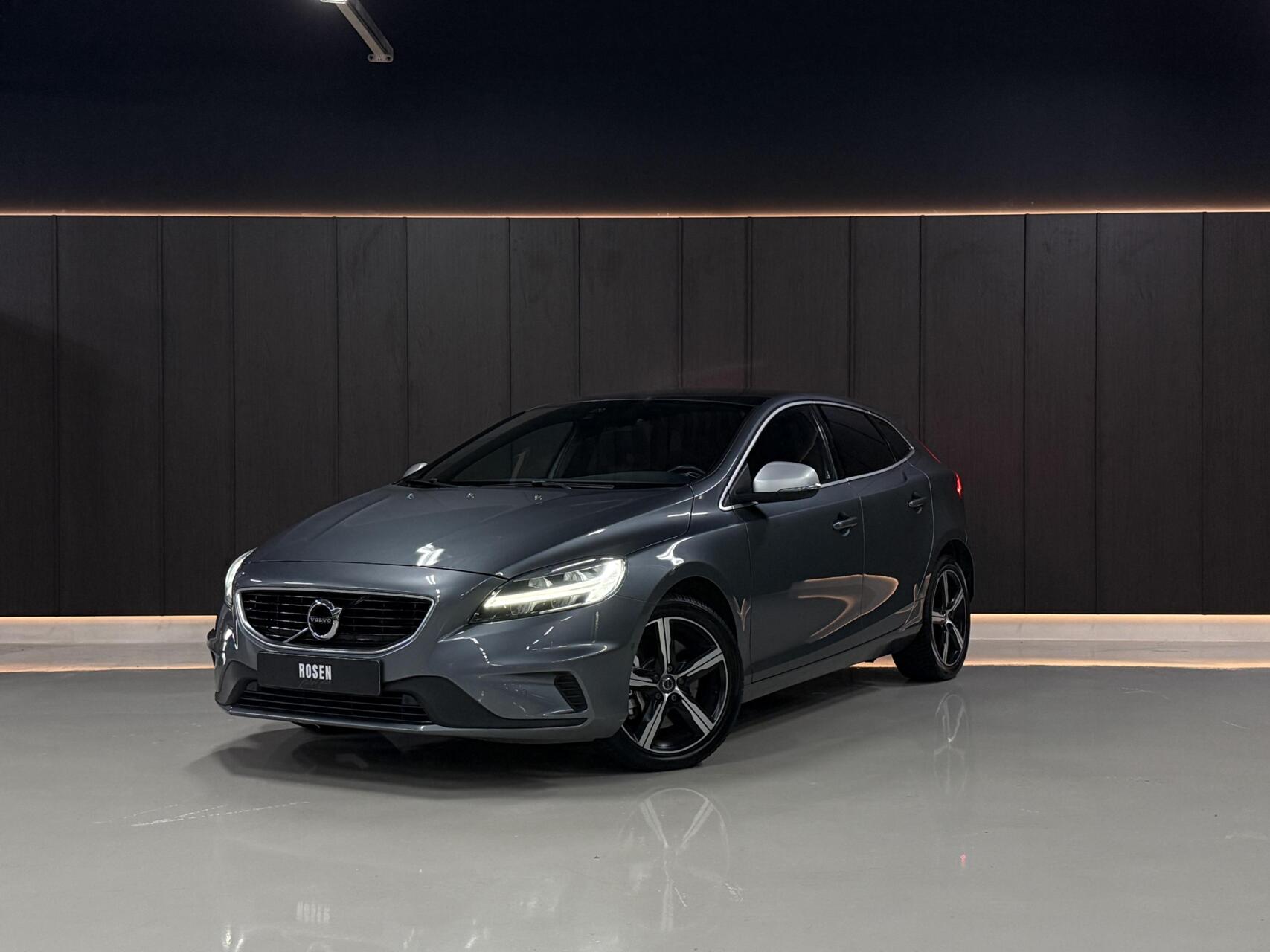 Volvo V40 1.5 T3 R-Design|PANO|KEYLESS|A.CAM|LED|HK|STOELVM 2018 - voorkant