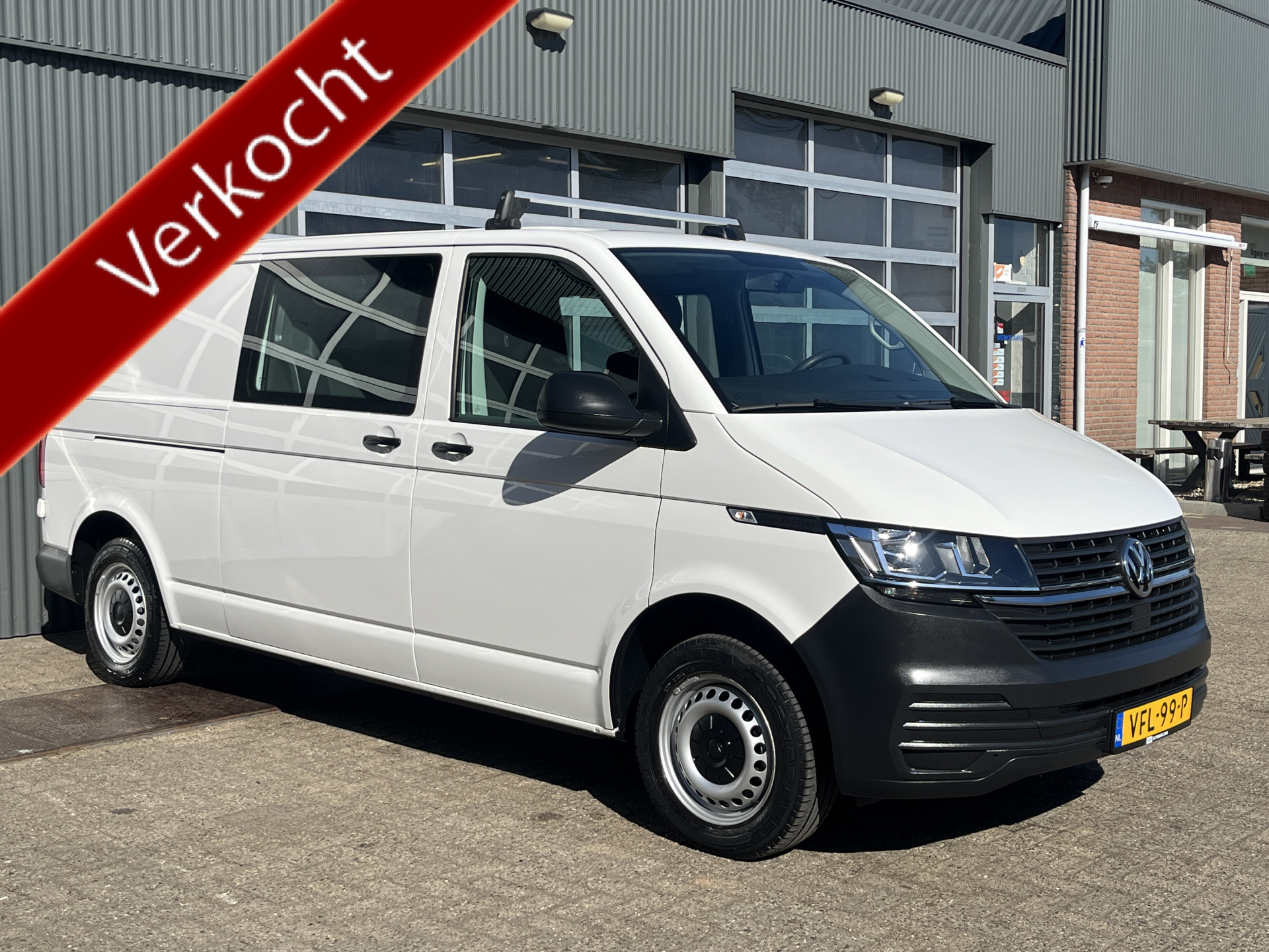 Volkswagen Transporter 2.0 TDI L2H1 DC 2020 - voorkant