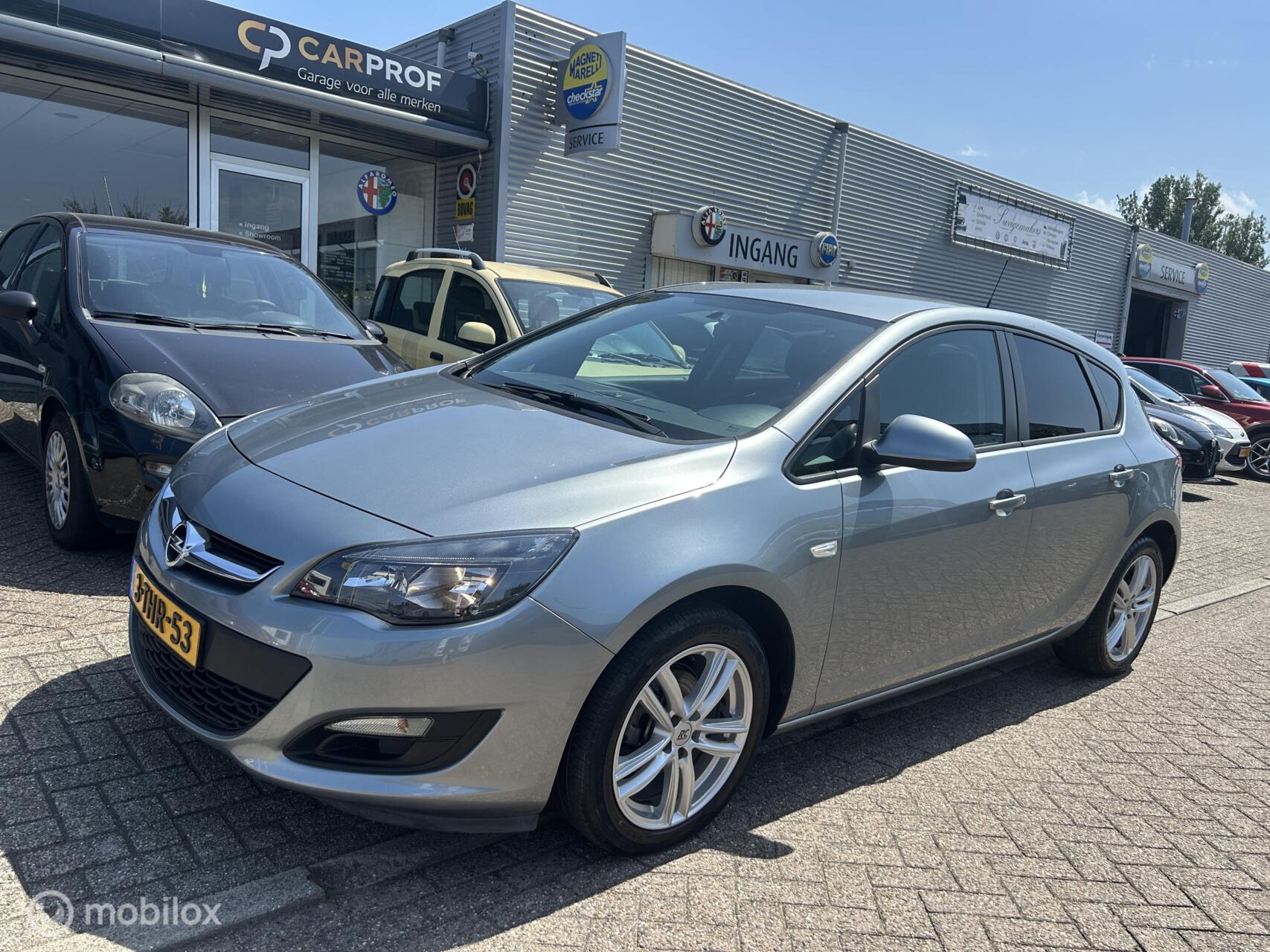 Opel Astra 1.6 Selection, zeer nette staat, dealer 2012 - voorkant