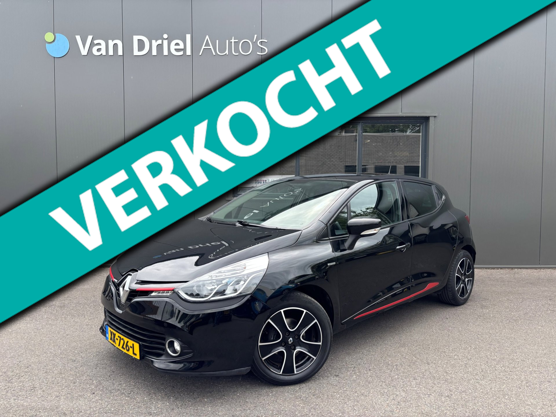 Renault Clio TCe 90 Limited / Navigatie / Parkeersensoren achter! 2016 - voorkant