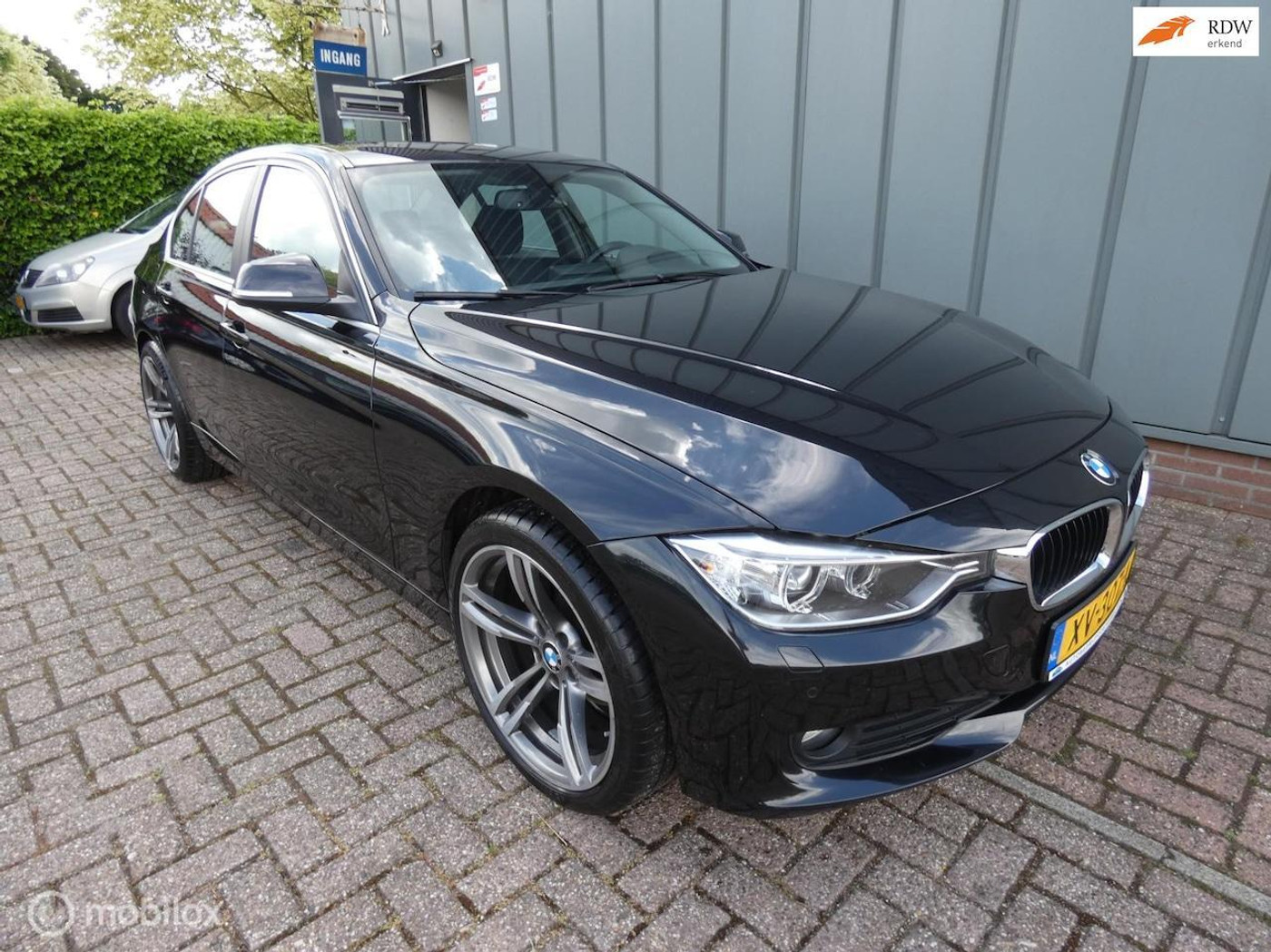 BMW 318d 318d High Executive AIRCO//NAVI//CRUISE//STOELVERWARMING//CV+AB 2015 - voorkant