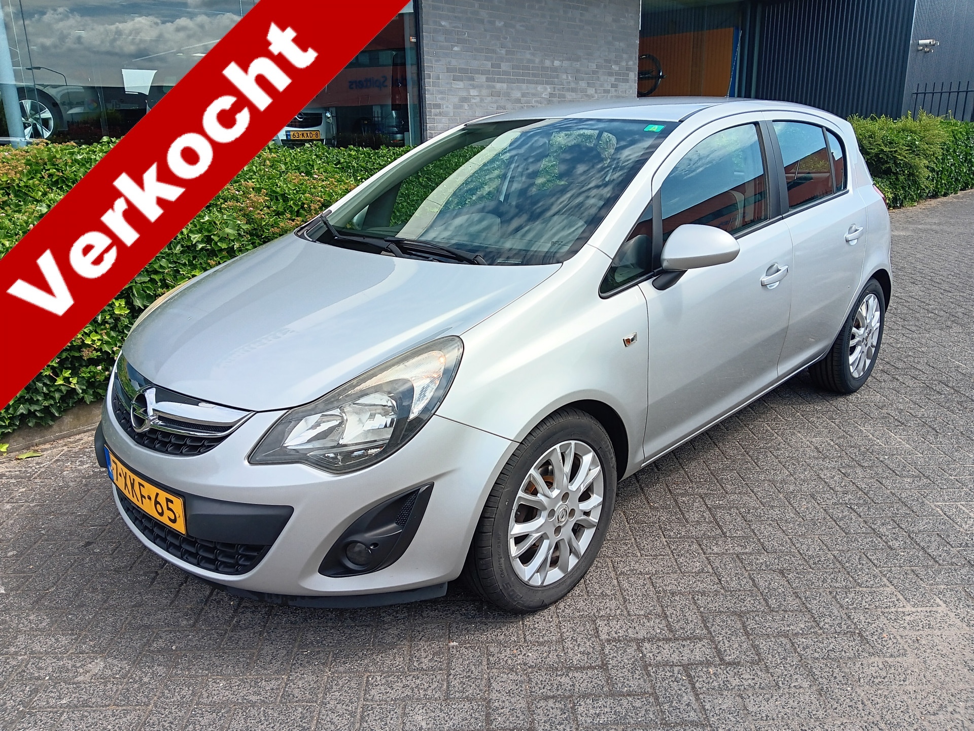 Opel Corsa 1.2-16V Business+ 2014 - voorkant