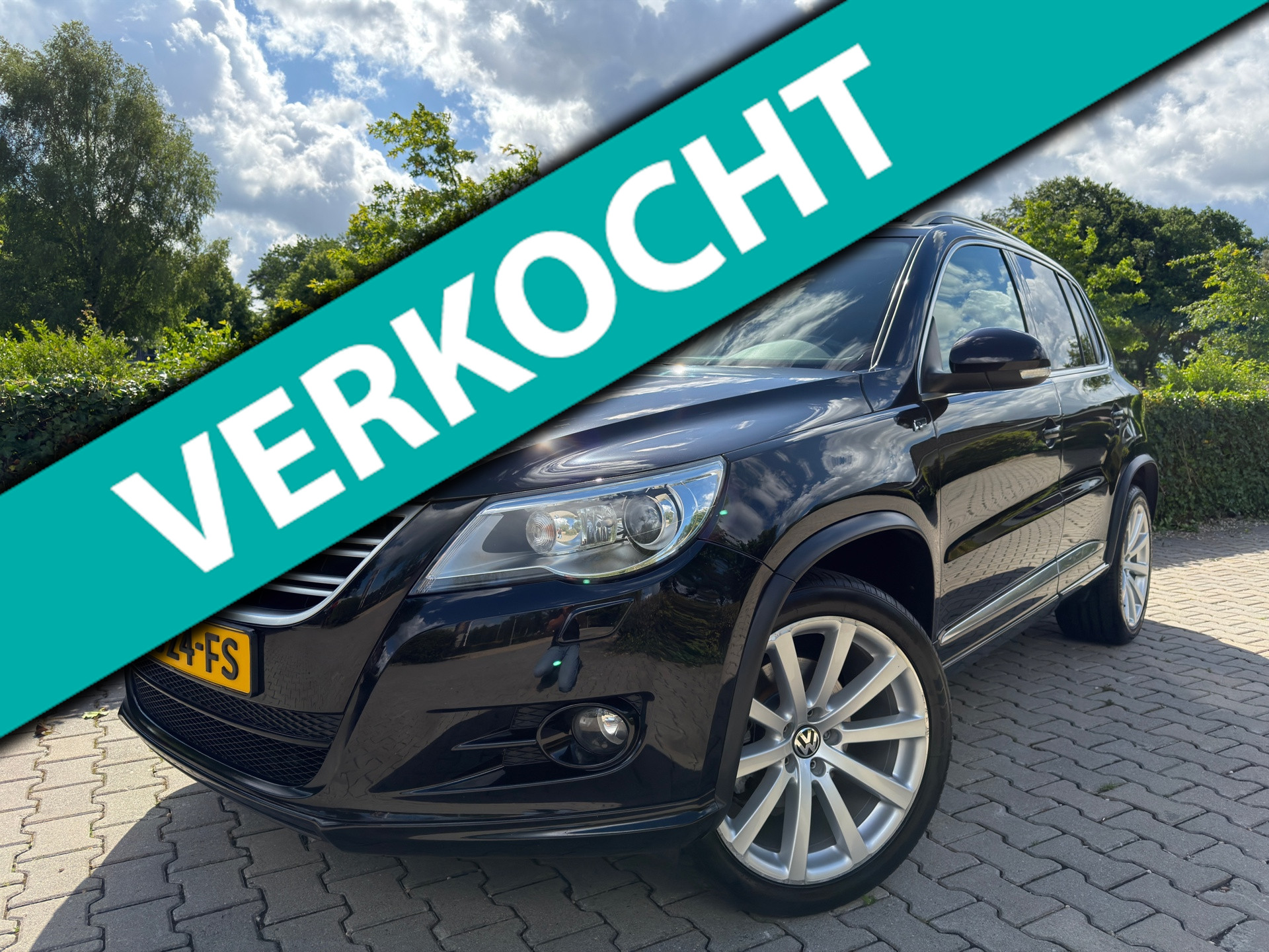 Volkswagen Tiguan 1.4 TSI , R-Line Edition , Clima / Cruise / Carplay / Isofix / Pdc / Xenon / Elec.Trekhaak / 19" Lm Velgen. 2011 - voorkant