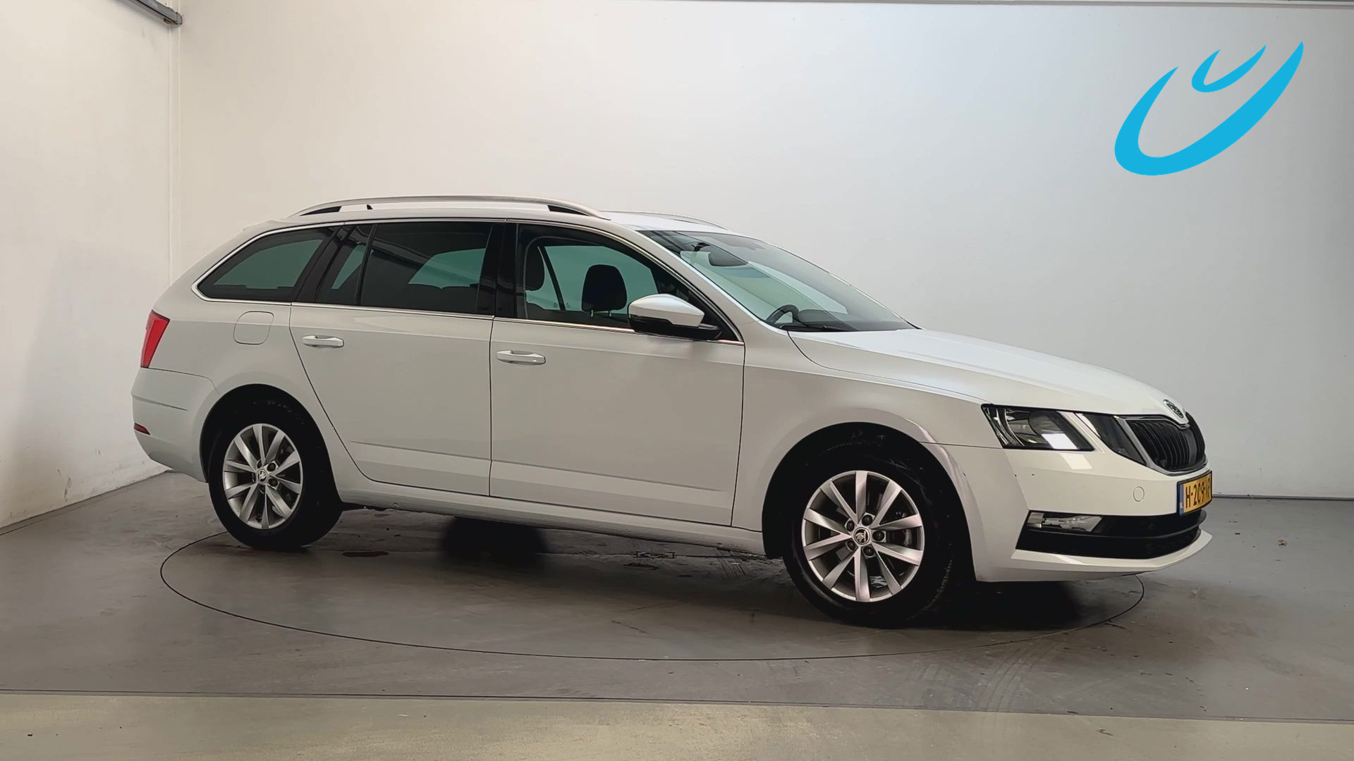 Skoda Octavia 1.5 TSI 150pk DSG Greentech Sport Business Parkeersensoren Stoelverwarming Trekhaak App Connect 2020 - voorkant
