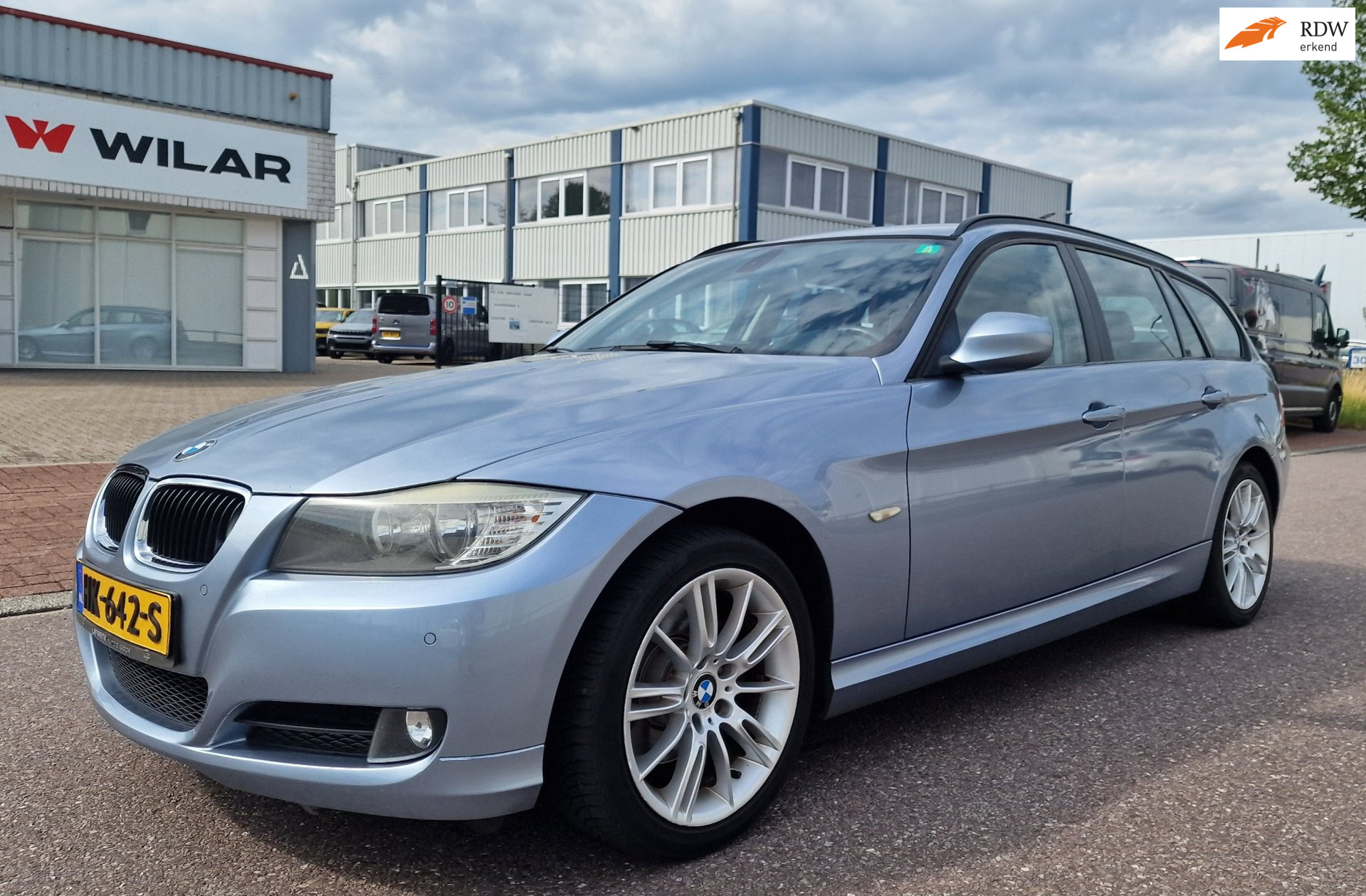 BMW 318d 318d Corporate High Executive PSENSOR NAVI CRUISE 2 X SLEUTELS 2010 - voorkant