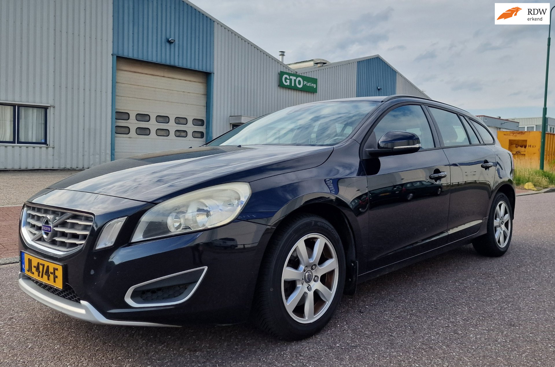 Volvo V60 1.6 DRIVe Momentum NAVI PSENSOR CRUISE 2 X SLEUTELS 2012 - voorkant