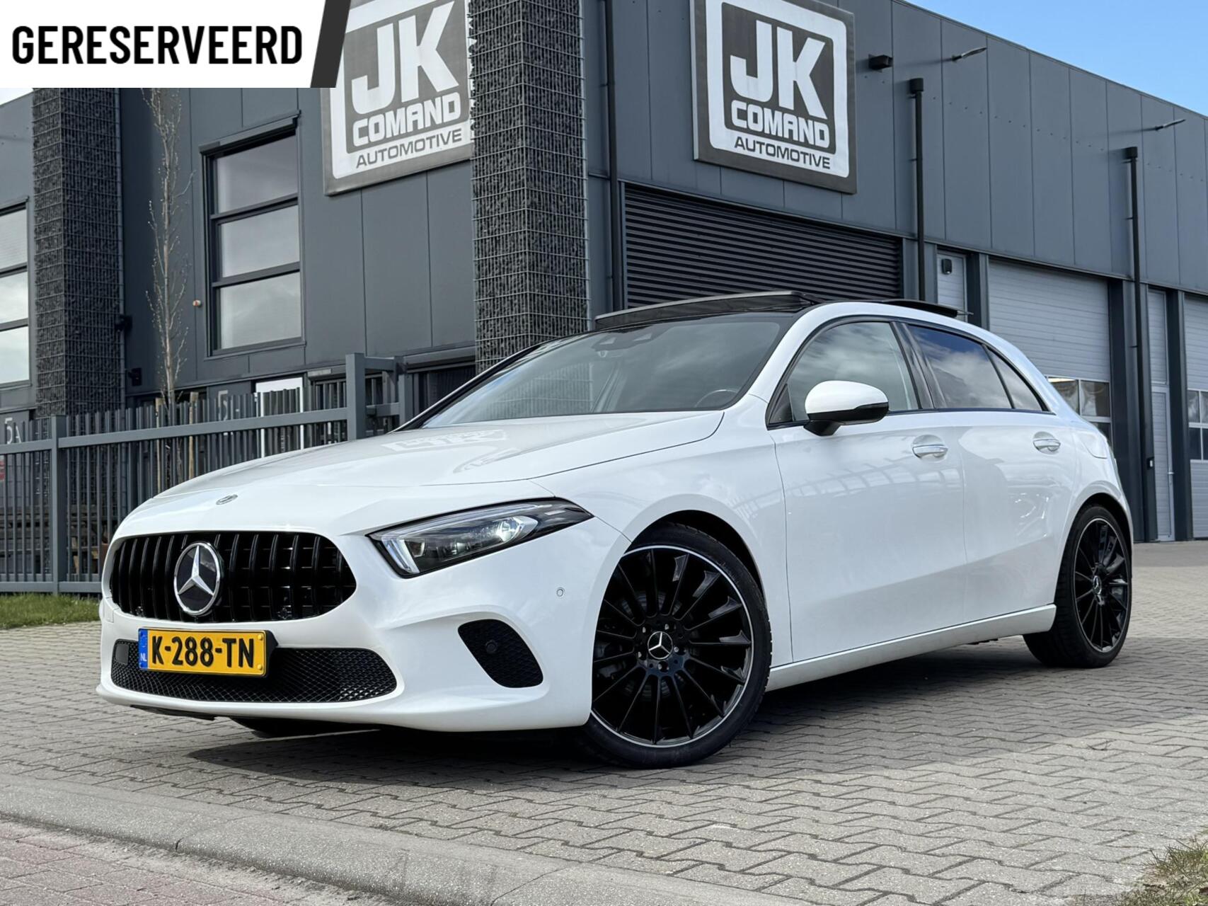 Mercedes-Benz A-klasse 180 Premium Plus Pano|Memory|Ambient Lights|Trekhaak 2021 - voorkant