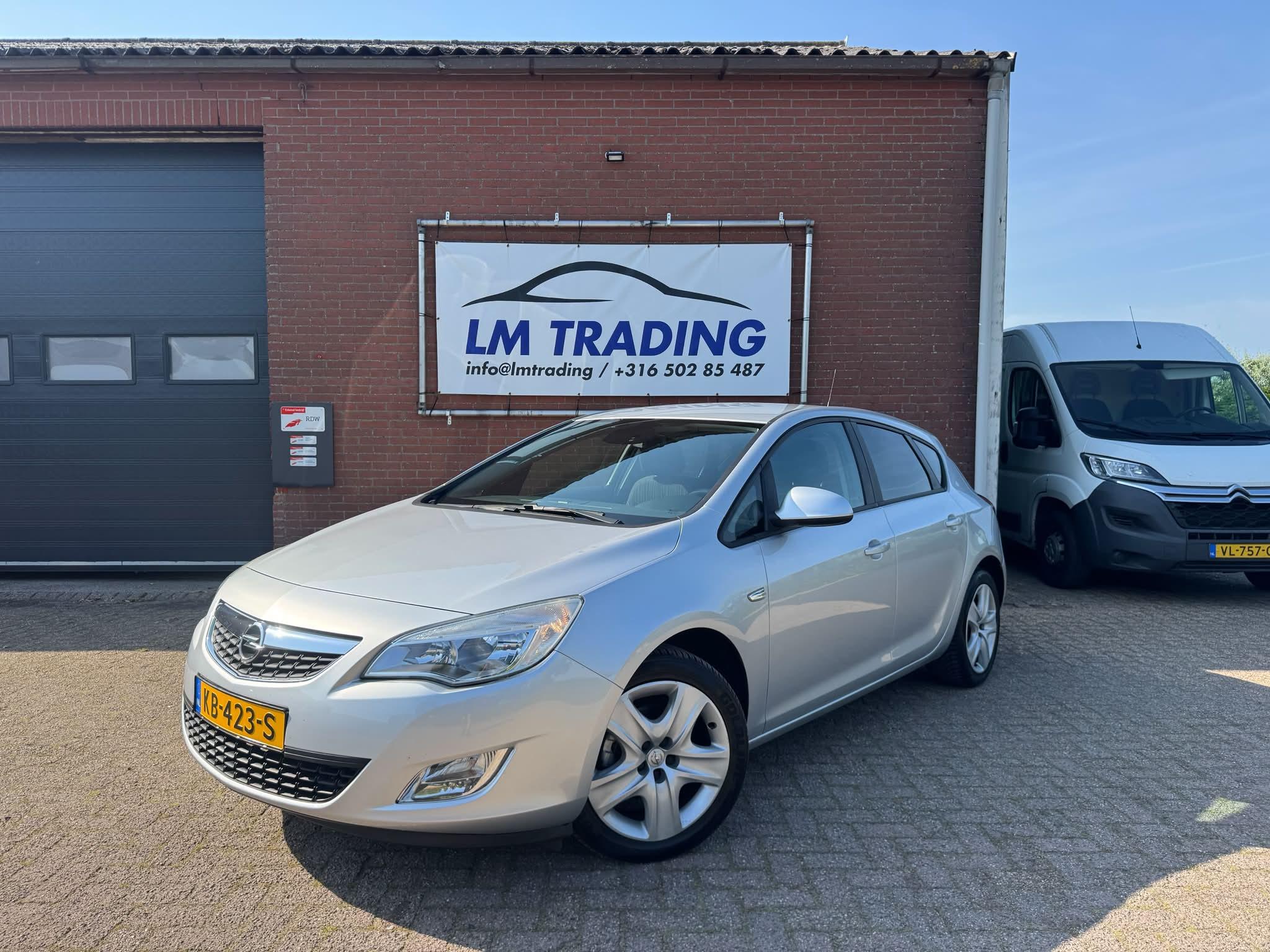 Opel Astra 1.6 Sport 2011 - voorkant