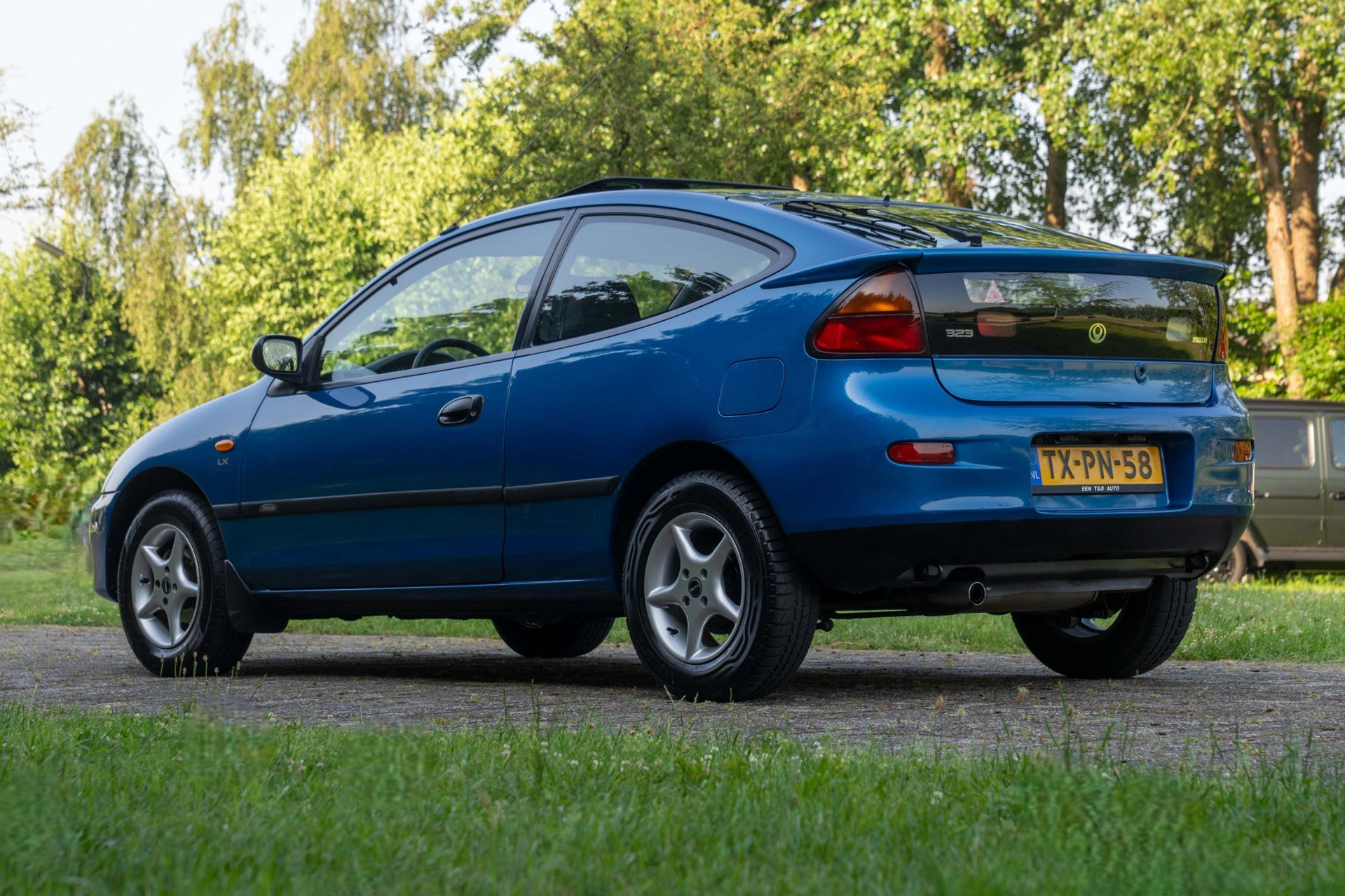 Foto van Mazda Mazda 323