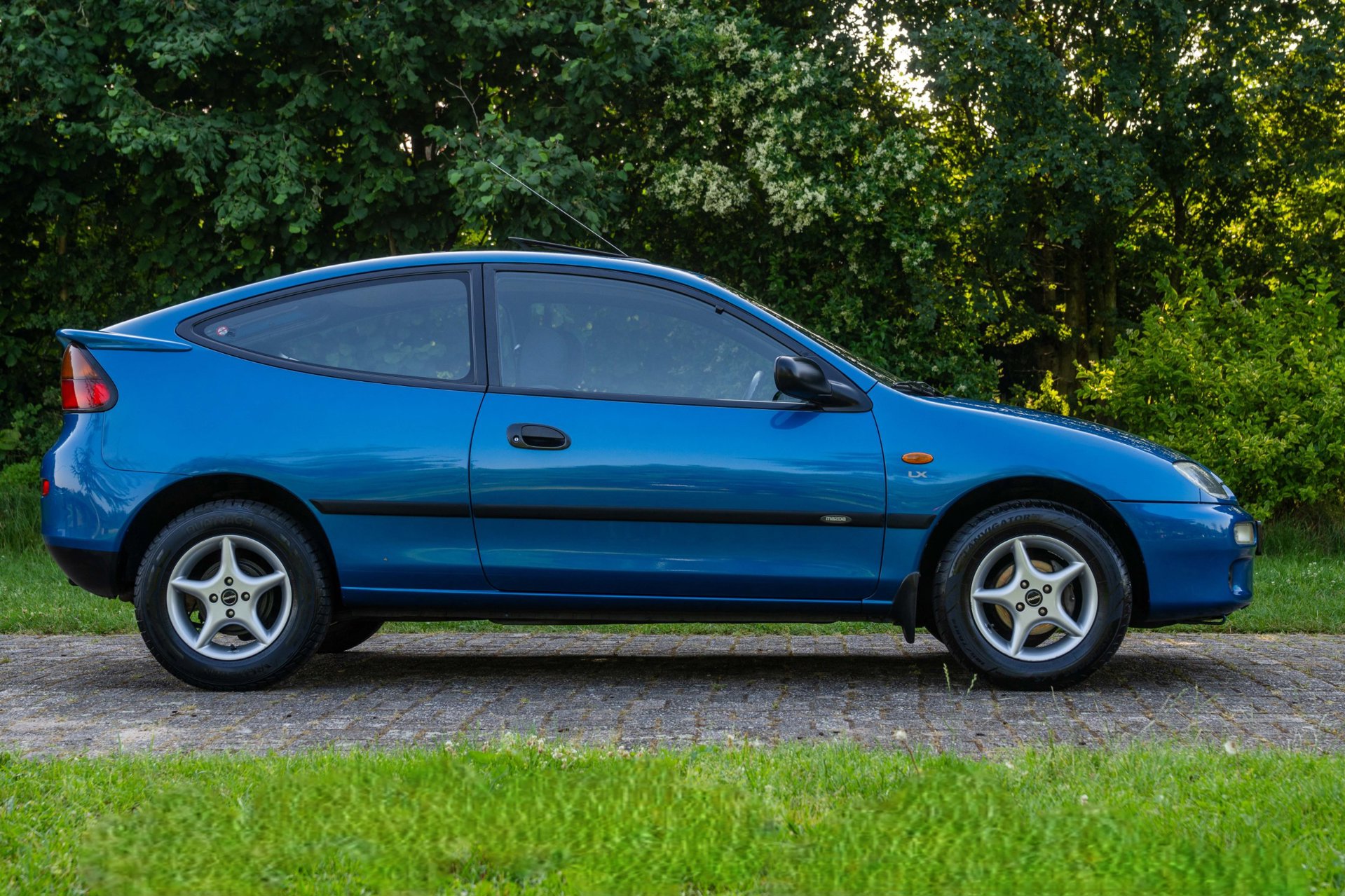 Foto van Mazda Mazda 323