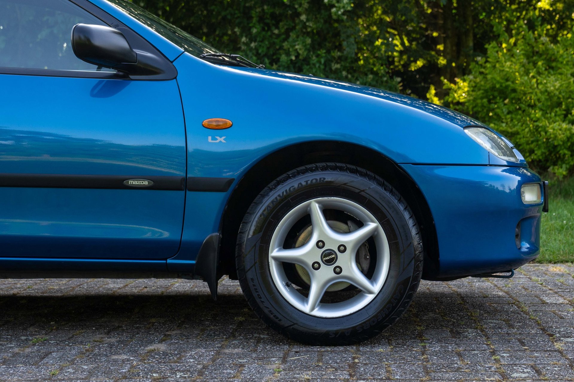 Foto van Mazda Mazda 323