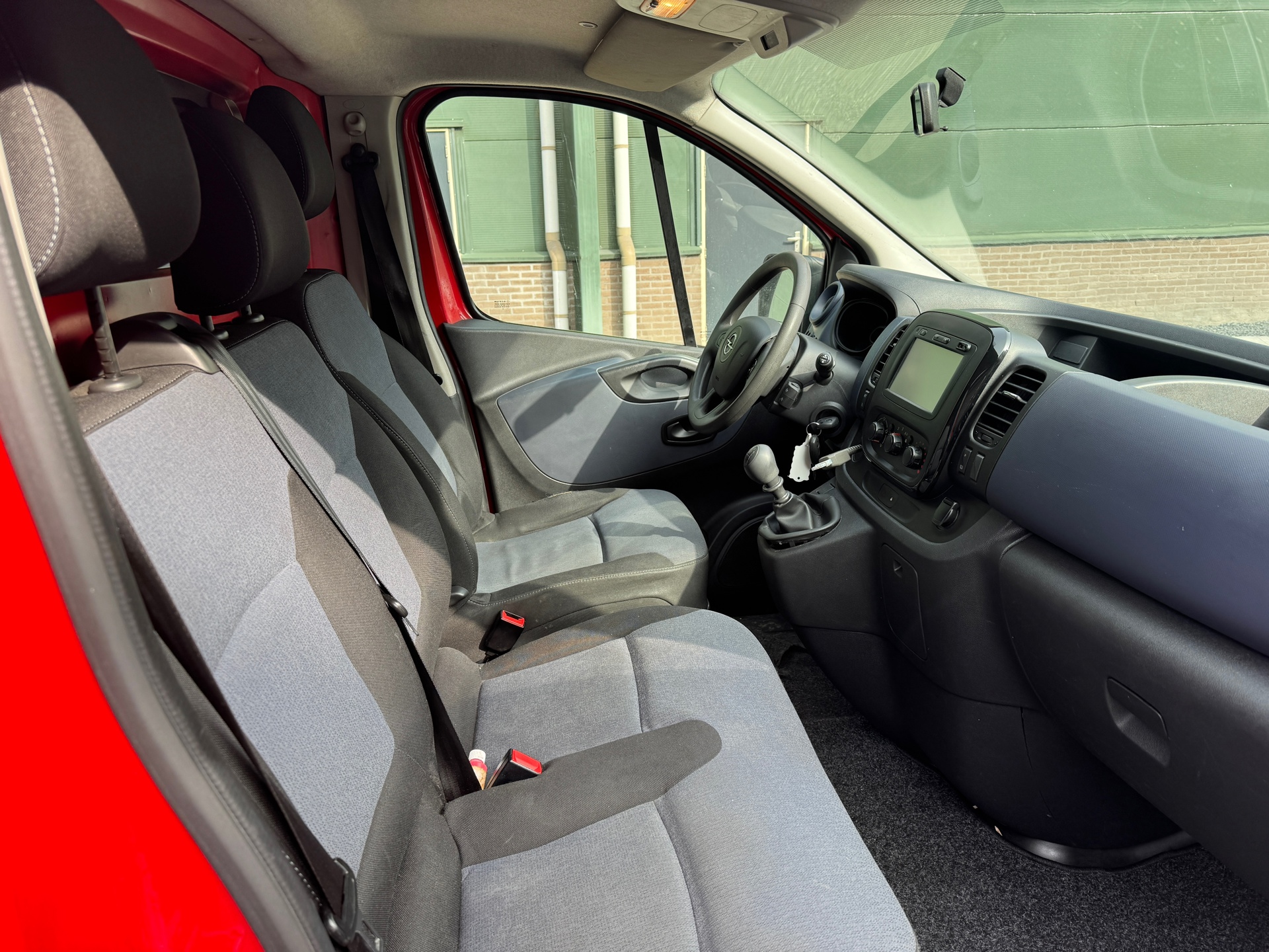 Foto van Opel Vivaro-b