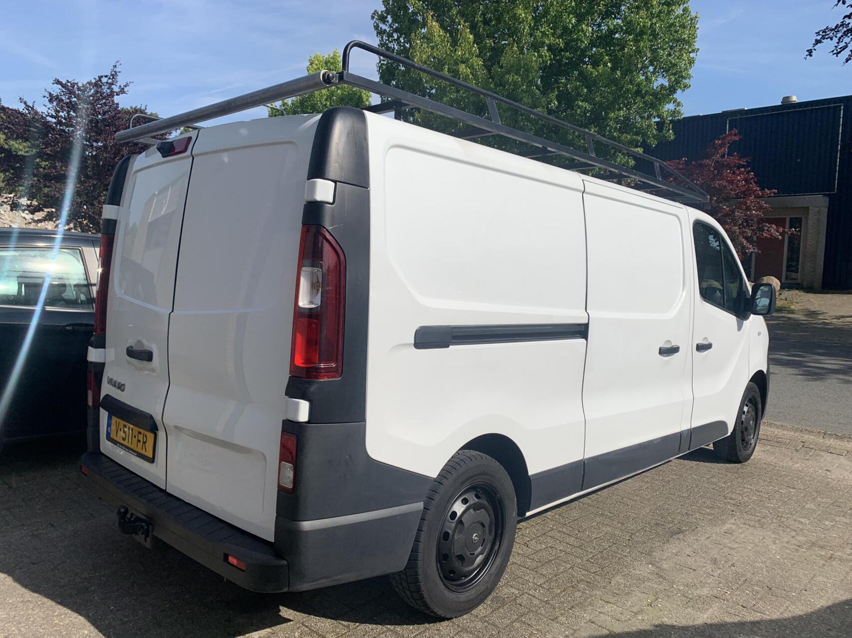 Foto van Opel Vivaro-b