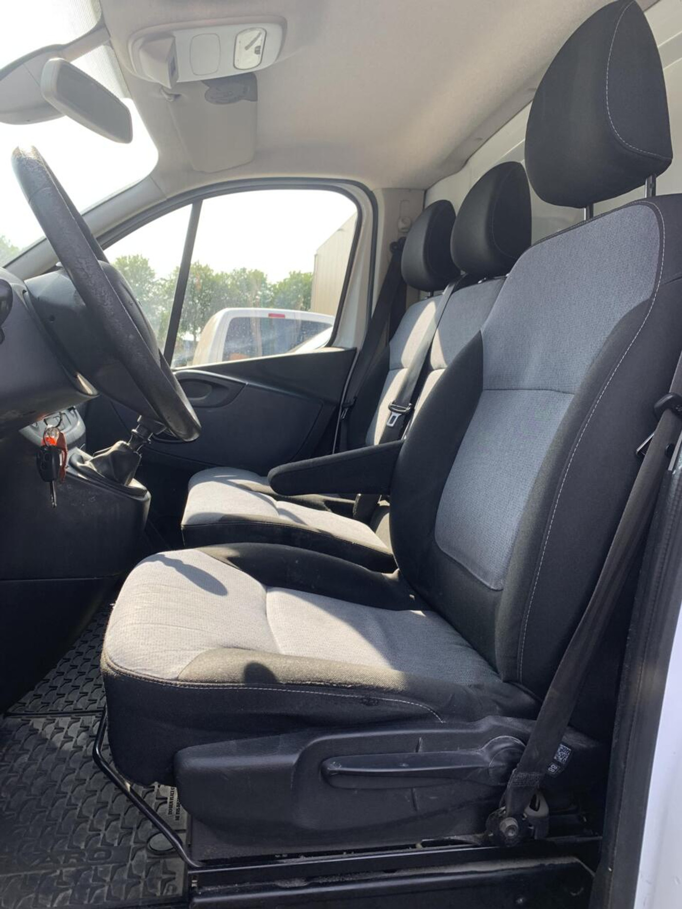 Foto van Opel Vivaro-b