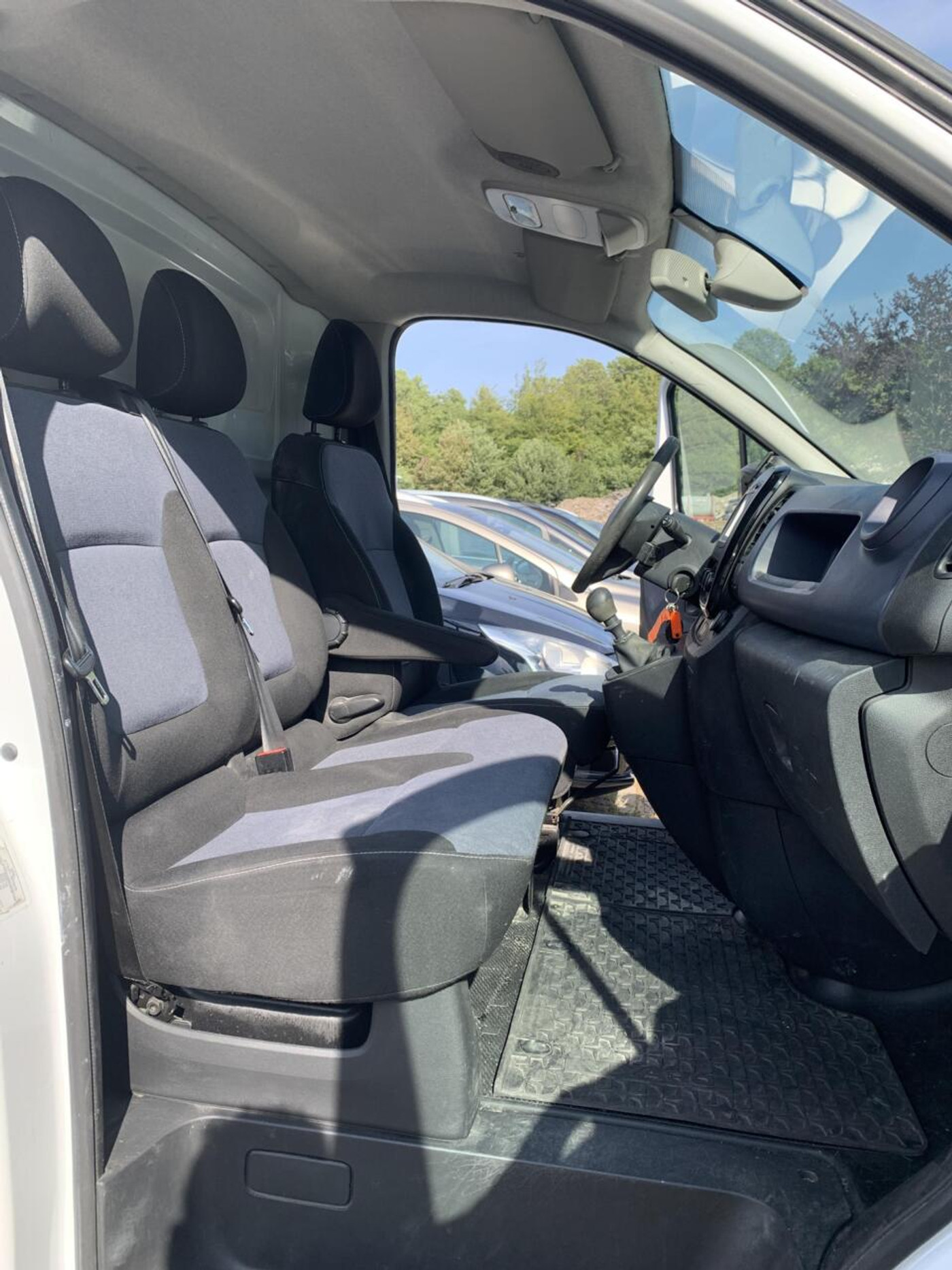 Foto van Opel Vivaro-b