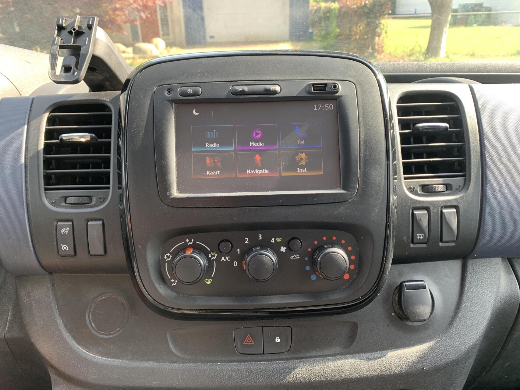 Foto van Opel Vivaro-b