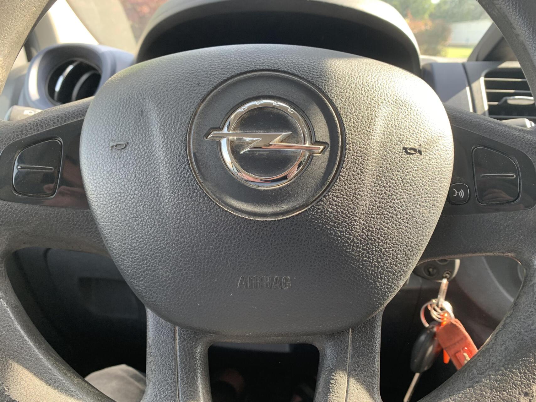 Foto van Opel Vivaro-b