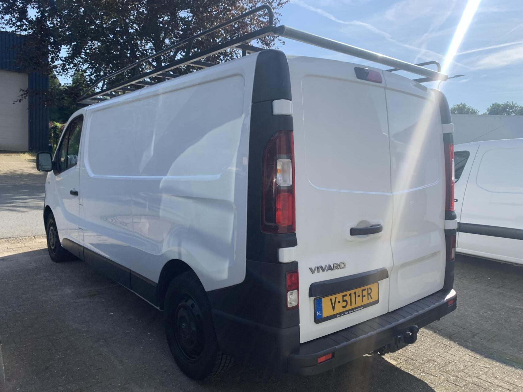Foto van Opel Vivaro-b