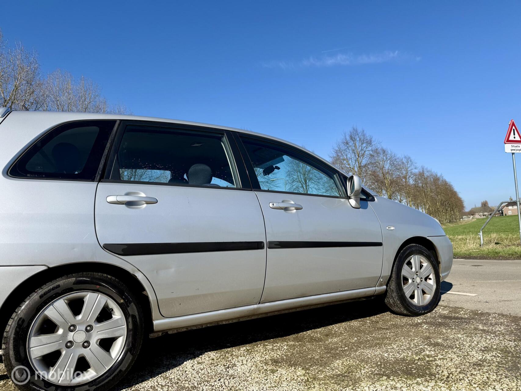 Foto van Suzuki Liana
