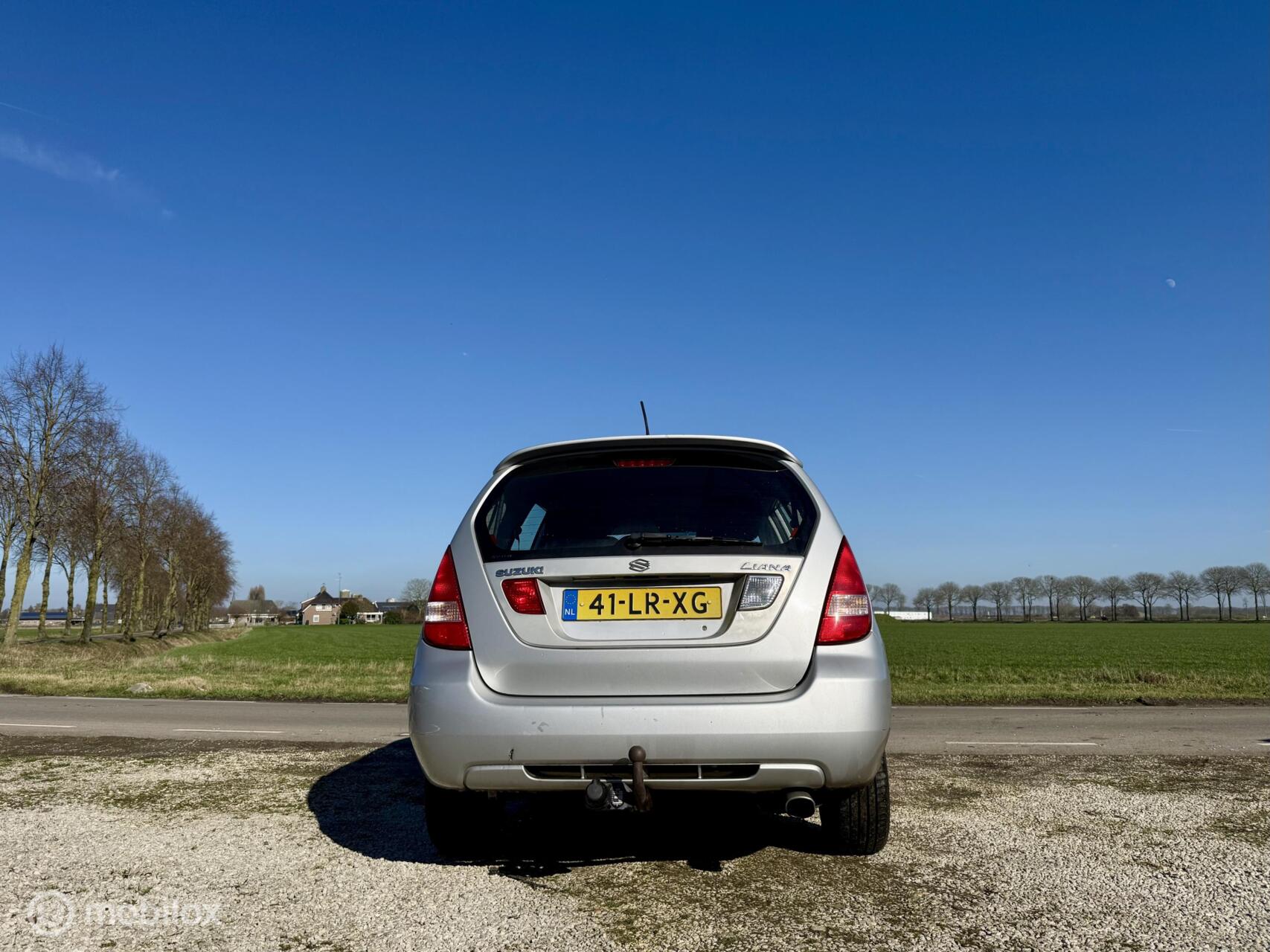 Foto van Suzuki Liana