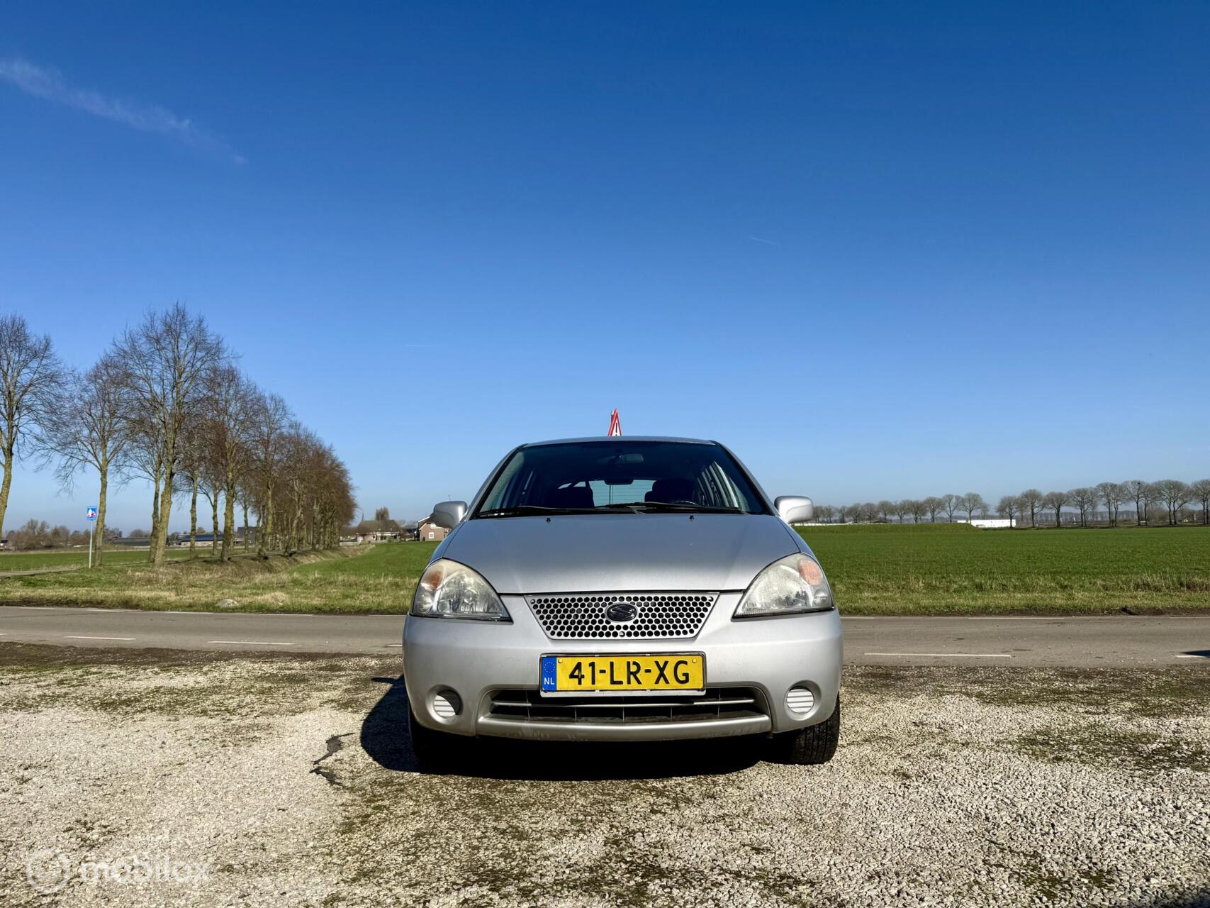 Foto van Suzuki Liana