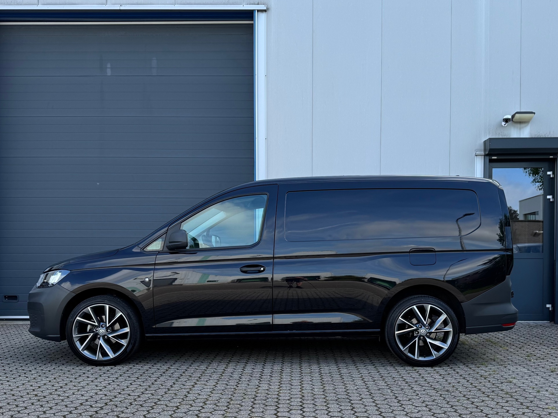 Foto van Volkswagen Caddy Modified Partition Wall