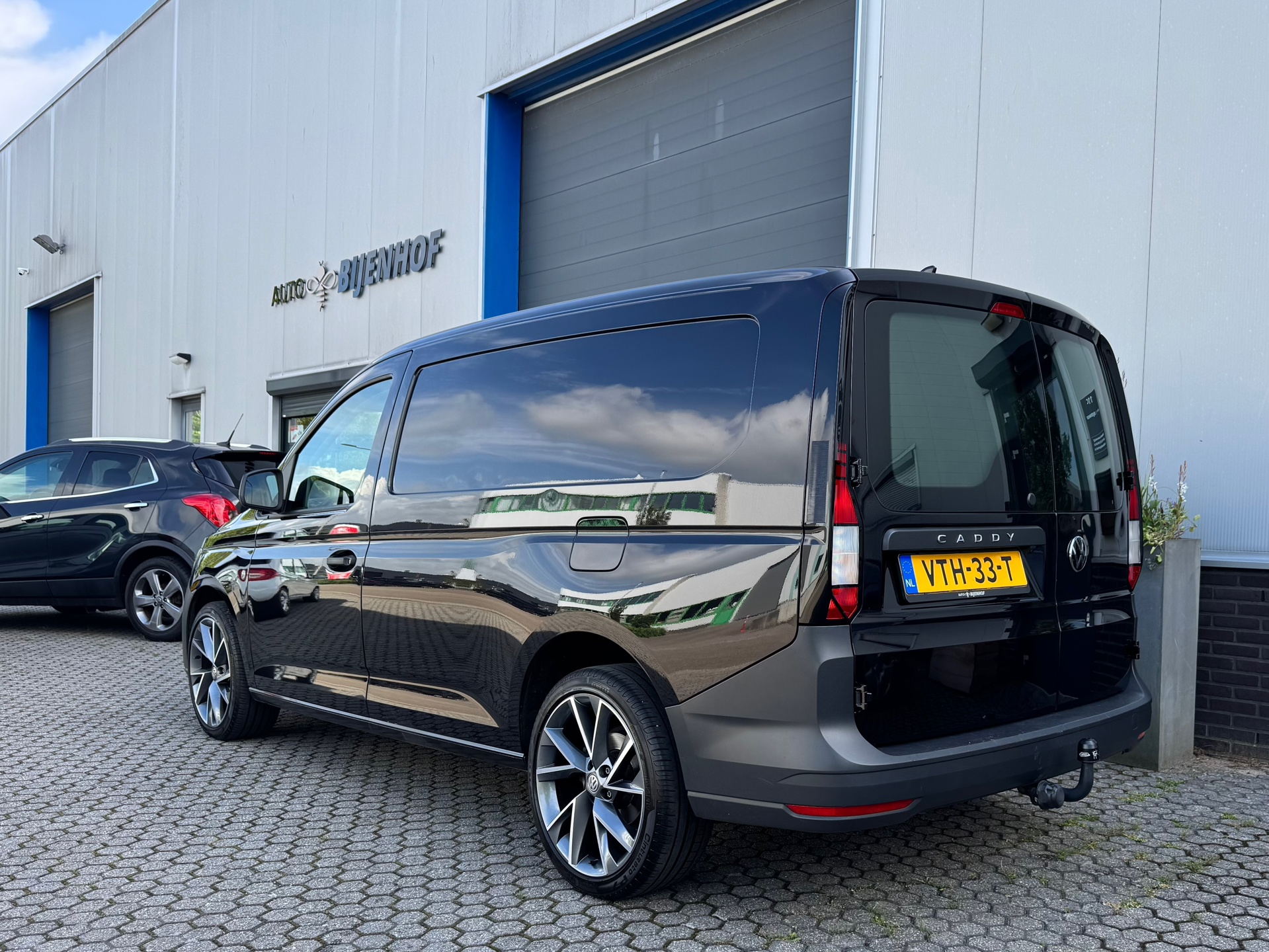 Foto van Volkswagen Caddy Modified Partition Wall