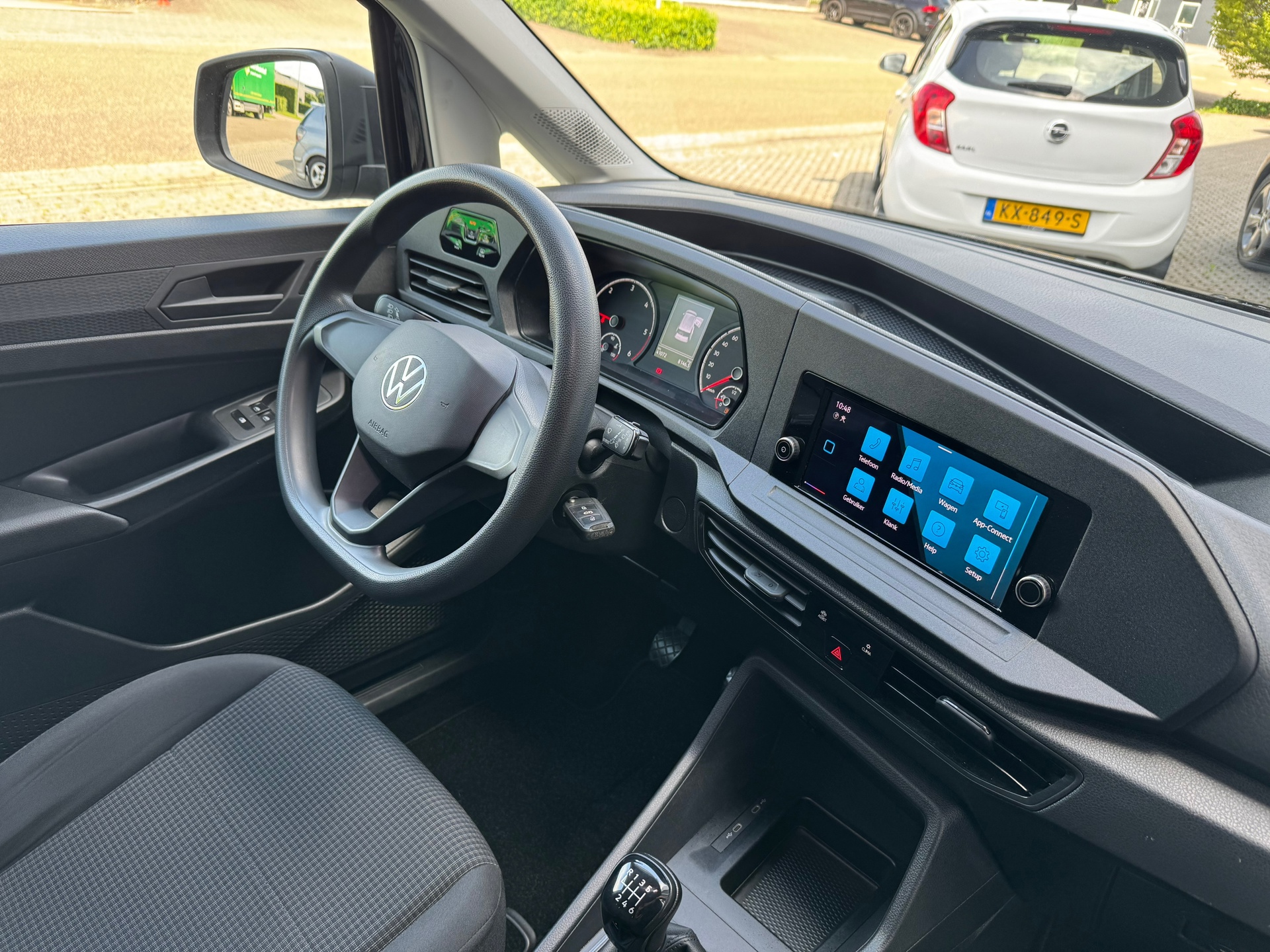 Foto van Volkswagen Caddy Modified Partition Wall