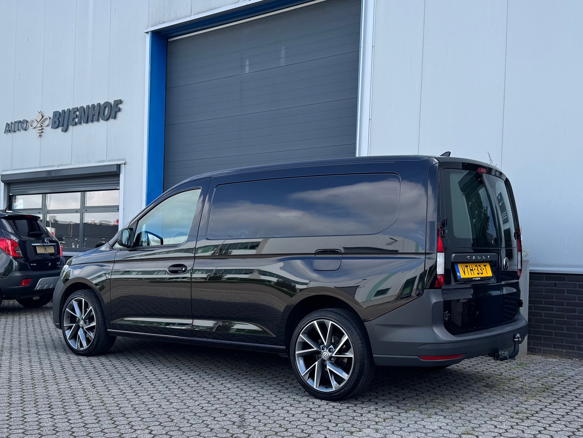 Foto van Volkswagen Caddy Modified Partition Wall