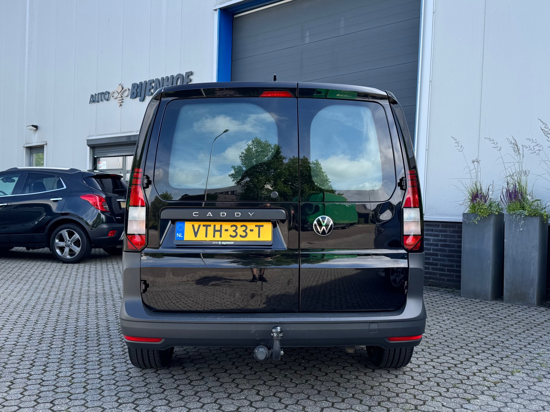 Foto van Volkswagen Caddy Modified Partition Wall