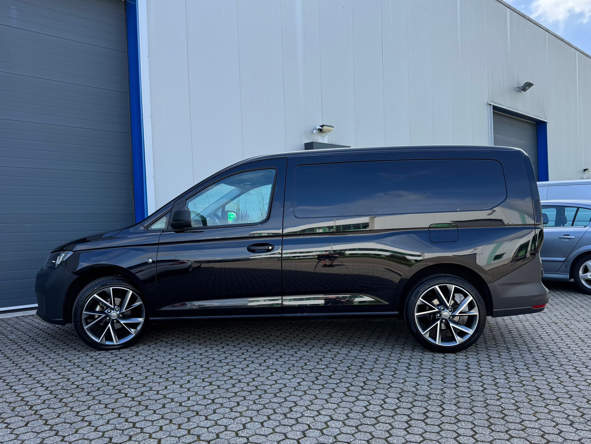Foto van Volkswagen Caddy Modified Partition Wall