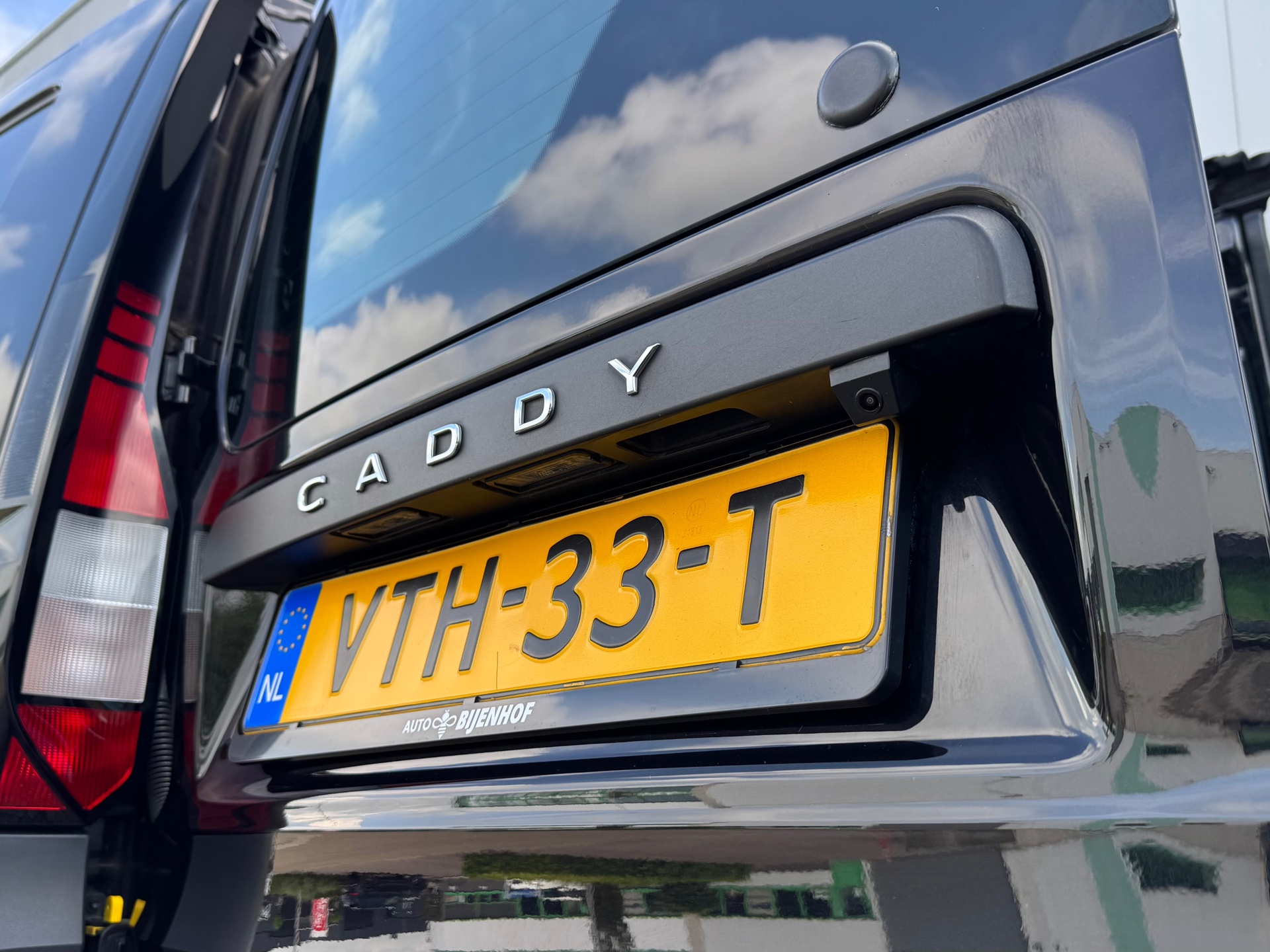 Foto van Volkswagen Caddy Modified Partition Wall