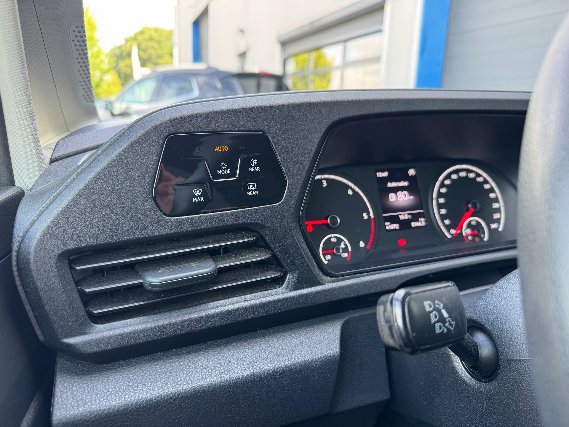 Foto van Volkswagen Caddy Modified Partition Wall