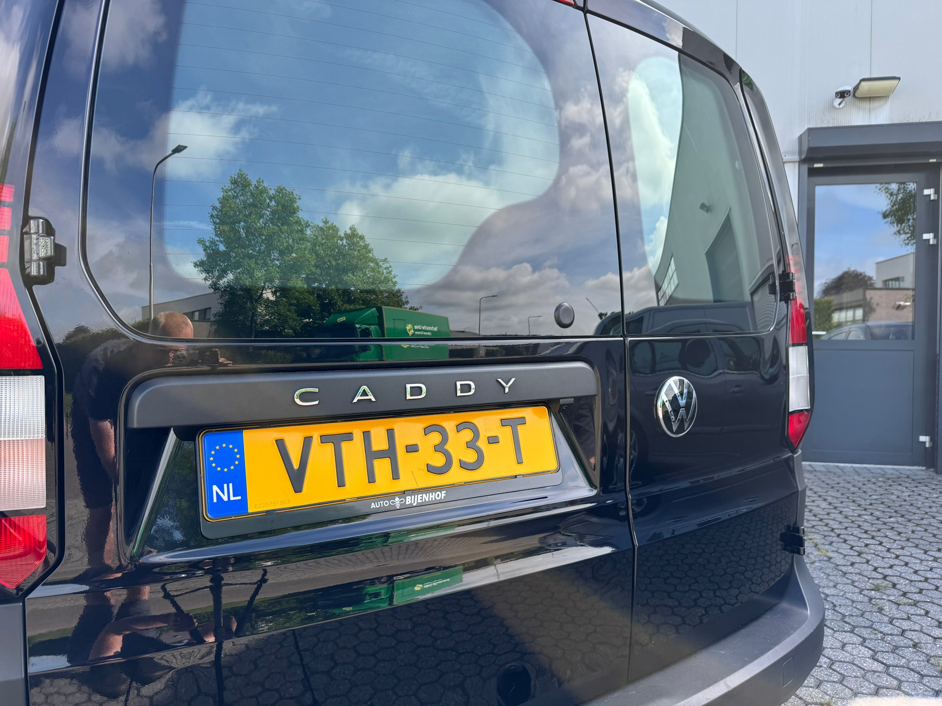 Foto van Volkswagen Caddy Modified Partition Wall
