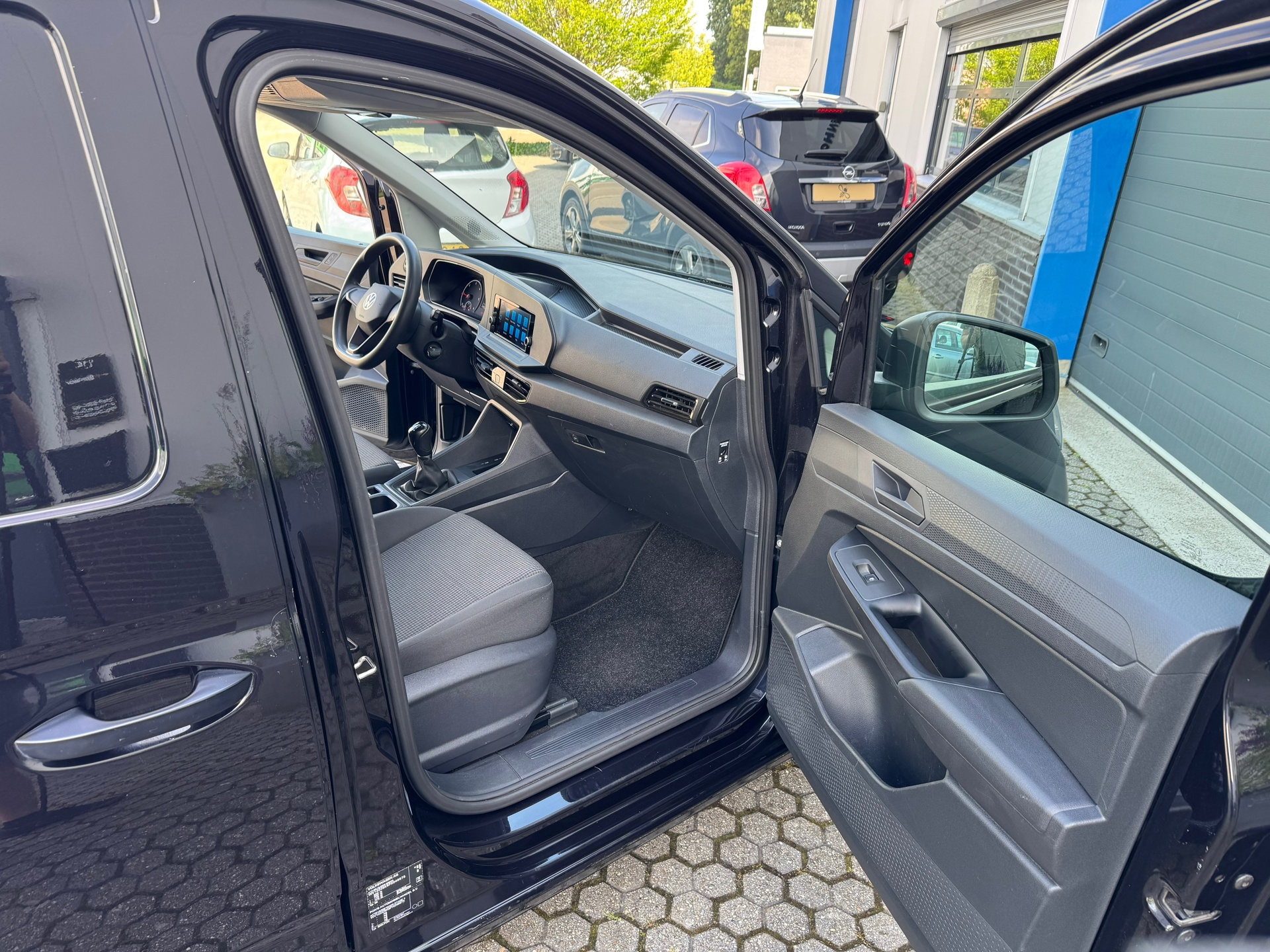 Foto van Volkswagen Caddy Modified Partition Wall
