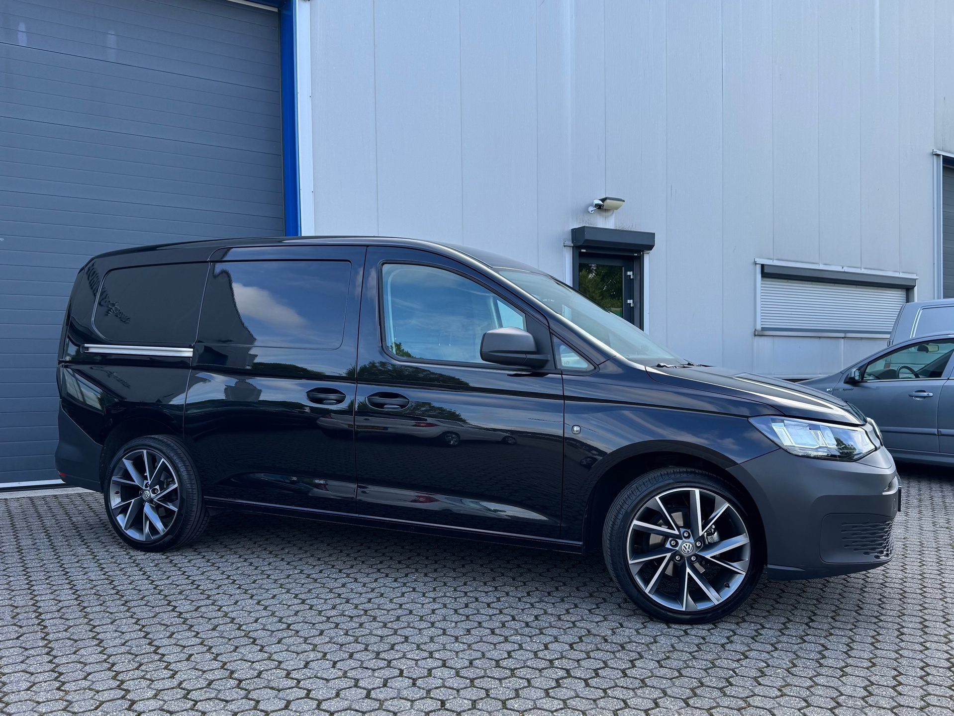 Foto van Volkswagen Caddy Modified Partition Wall