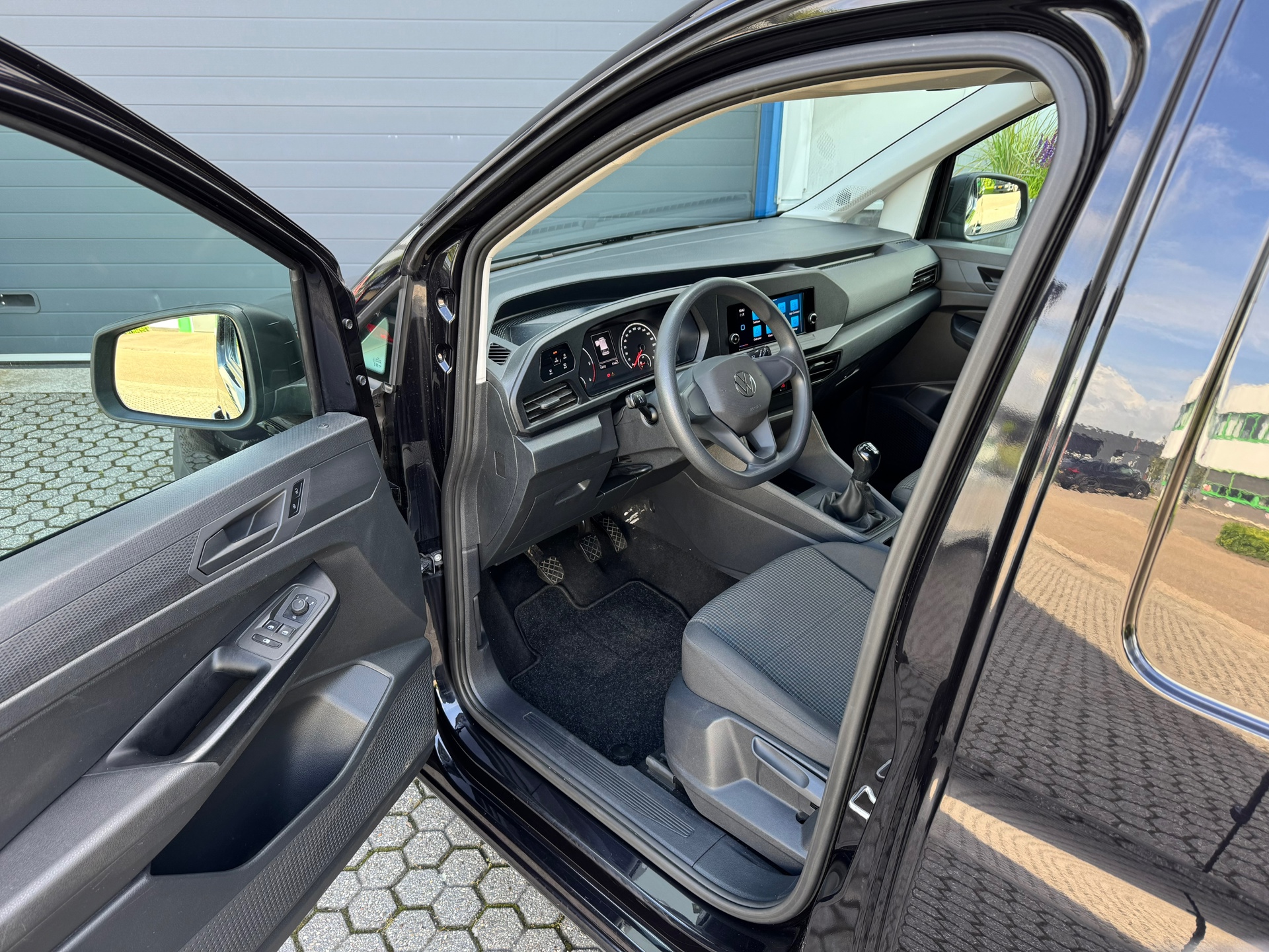Foto van Volkswagen Caddy Modified Partition Wall
