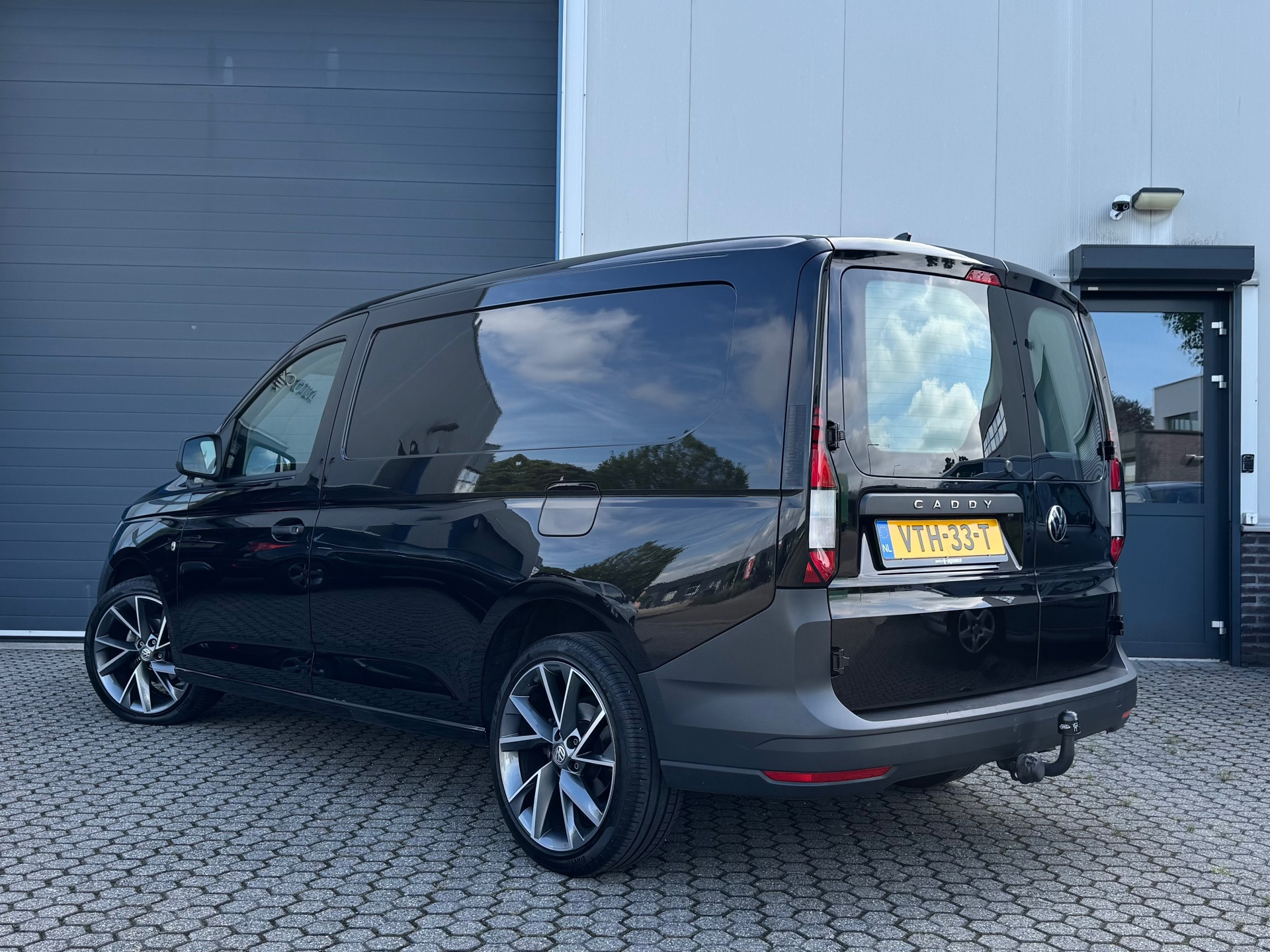 Foto van Volkswagen Caddy Modified Partition Wall