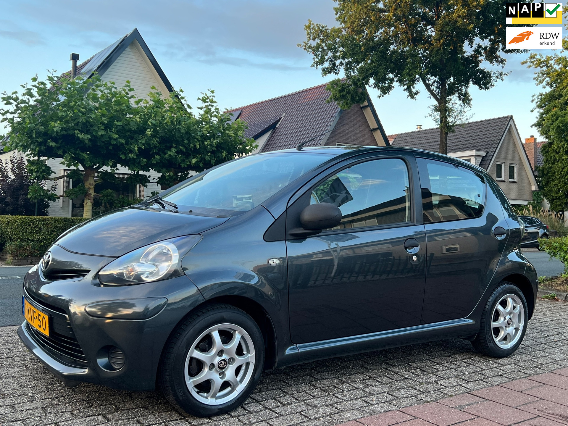 Toyota Aygo 1.0 VVT-i Now 2013 - voorkant