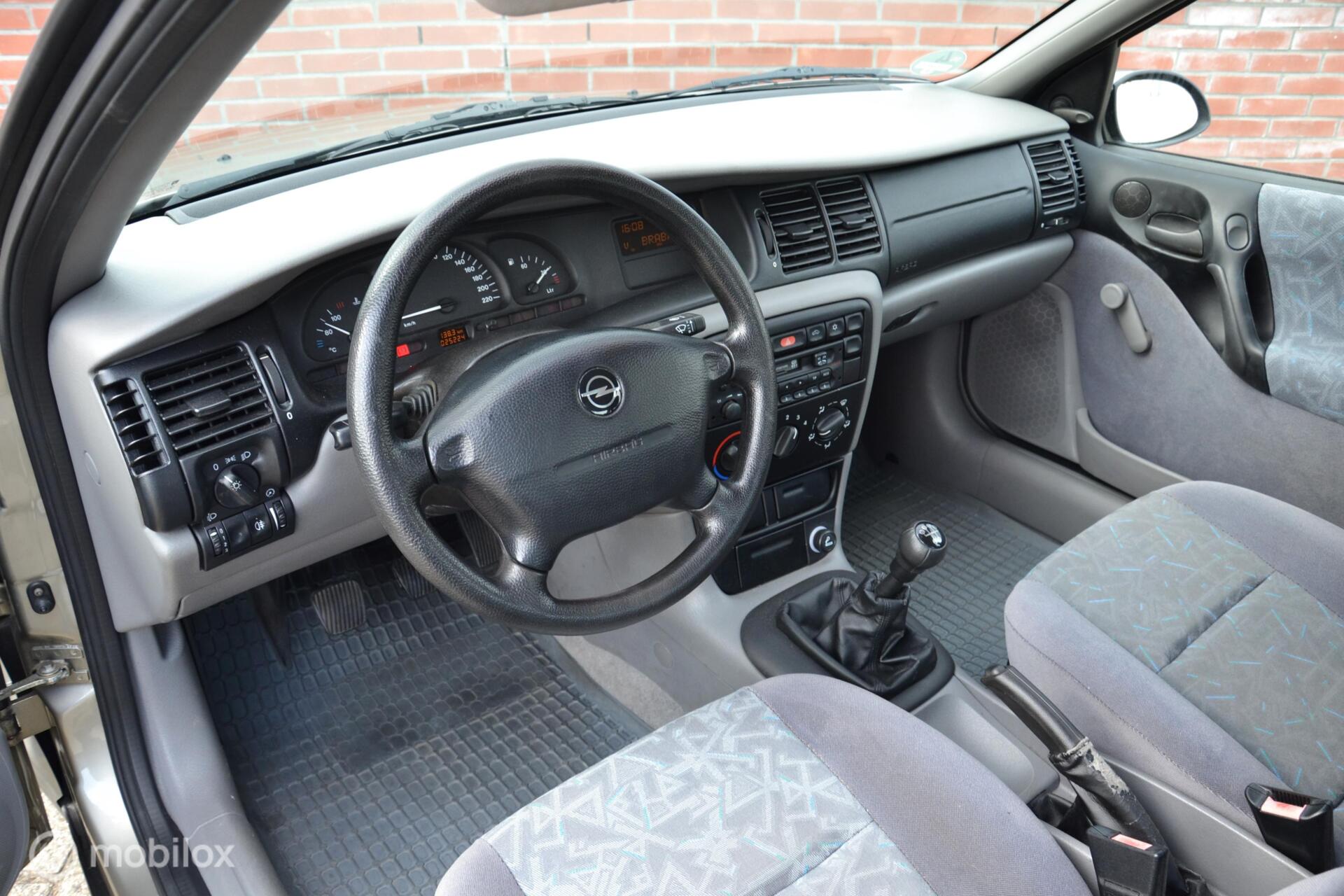 Foto van Opel Vectra-b