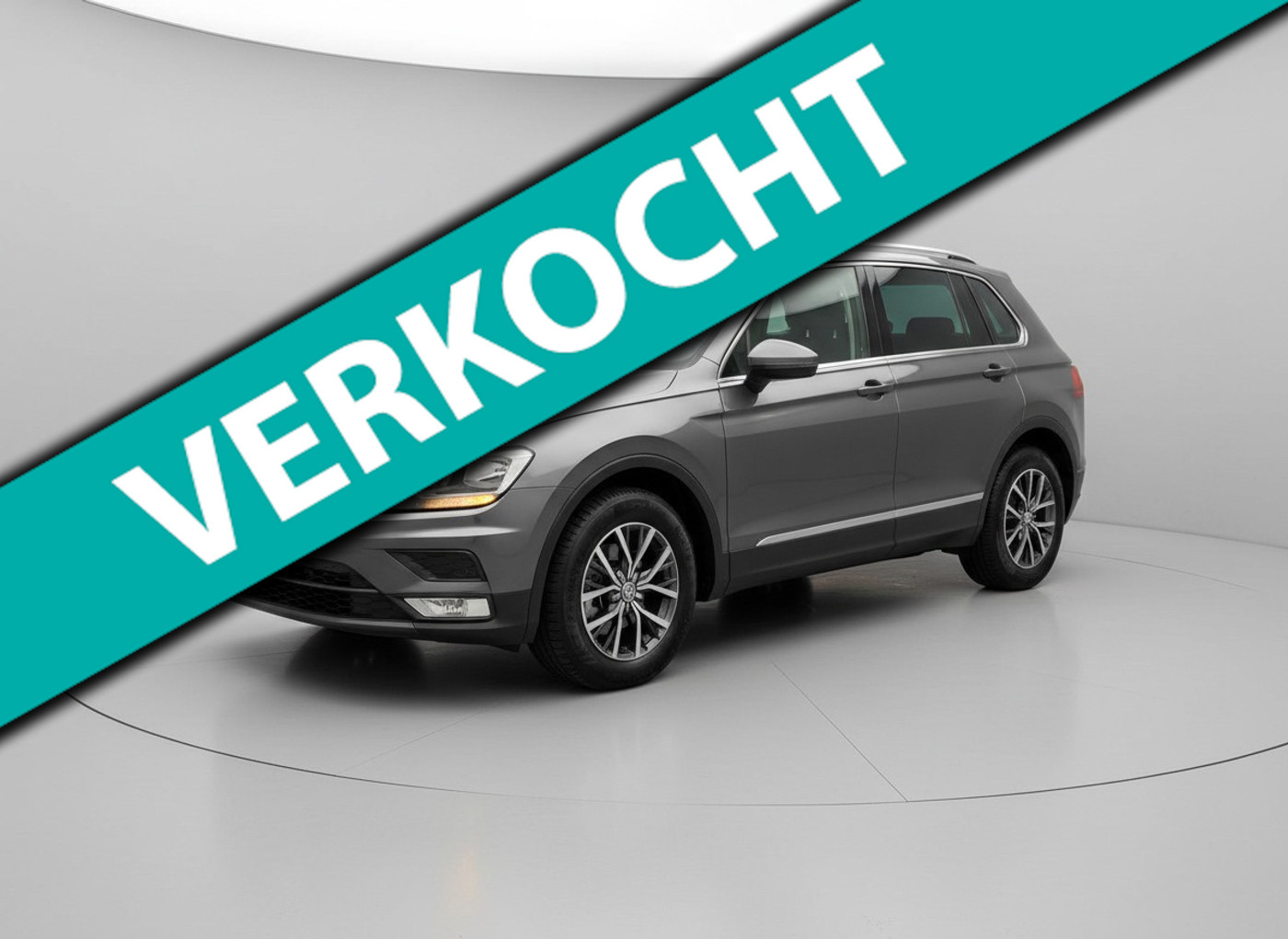Volkswagen Tiguan 1.4 TSI * Navigatie * Parkeersensoren * Lane Assist * Lichtmetalen Velgen * 2017 - voorkant