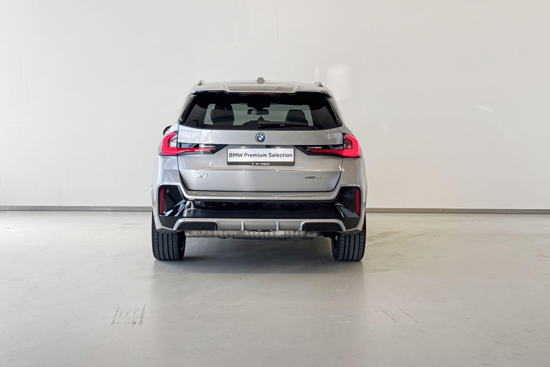 Foto van BMW X1 Xdrive25e