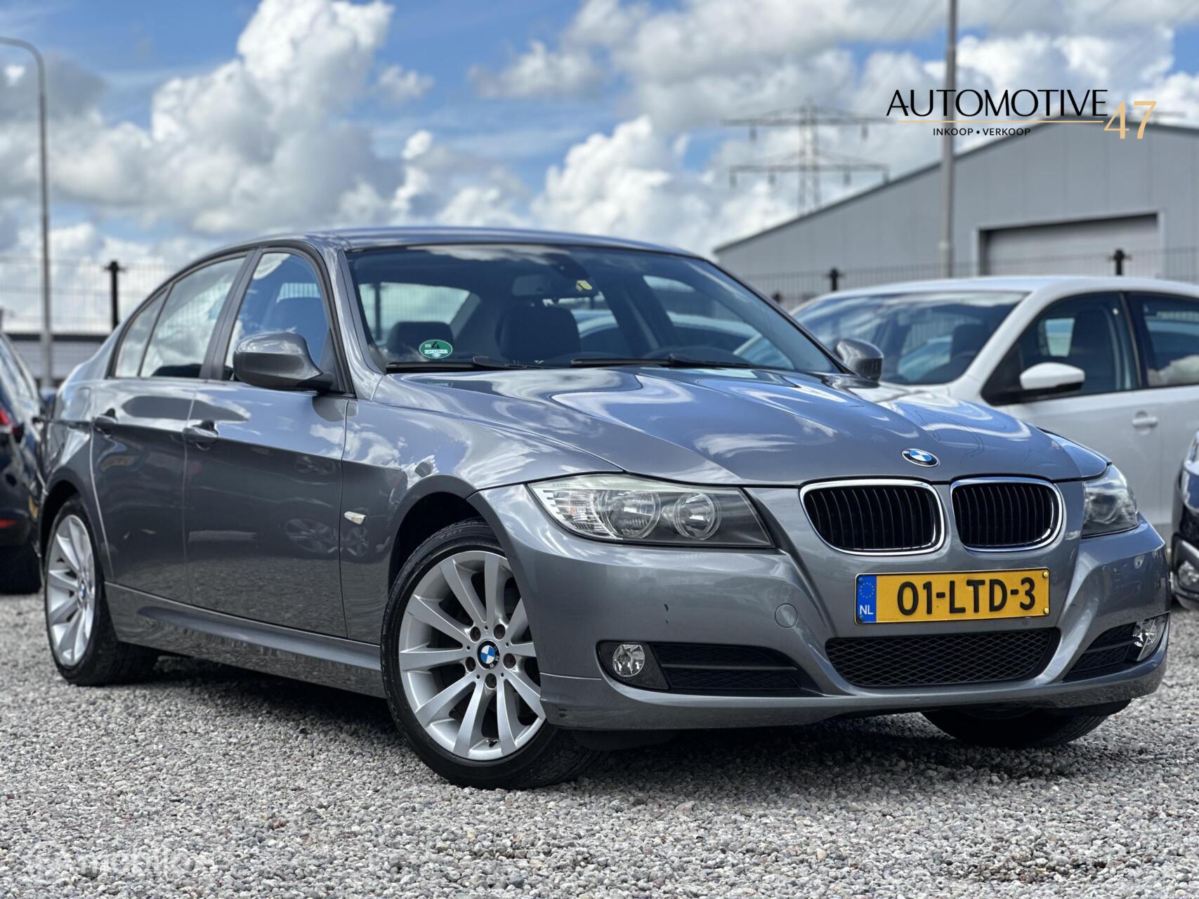 BMW 3er Reihe 318i Business Line 2010 - voorkant