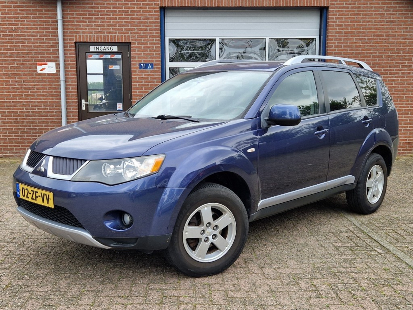 Mitsubishi Mitsubishi Outlander 2.4i Intro Edition 2WD Airco Clima NL-auto Trekhaak 2008 - voorkant