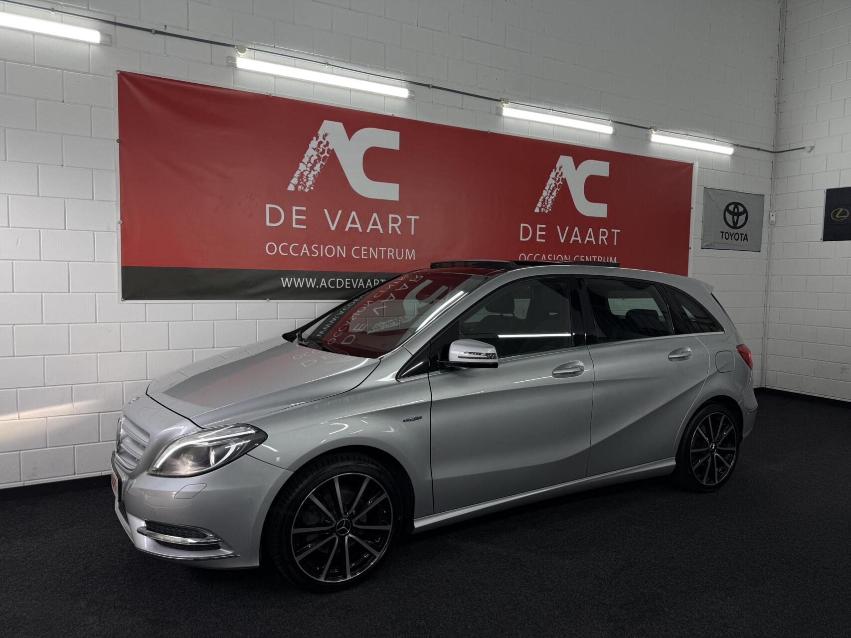 Mercedes-Benz B-klasse 200 - PANODAK/XENON/CARPLAY/PDC/NAP 2012 - voorkant