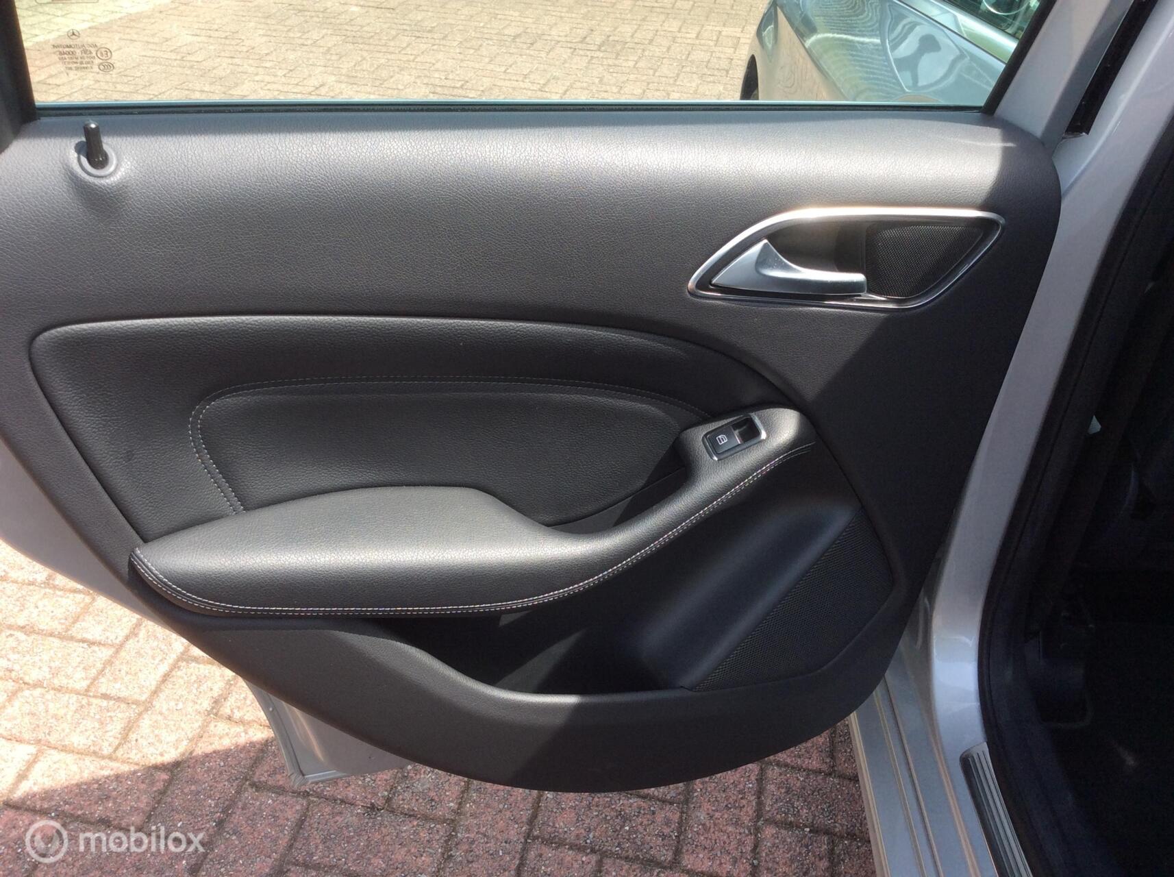 Foto van Mercedes-Benz B 180