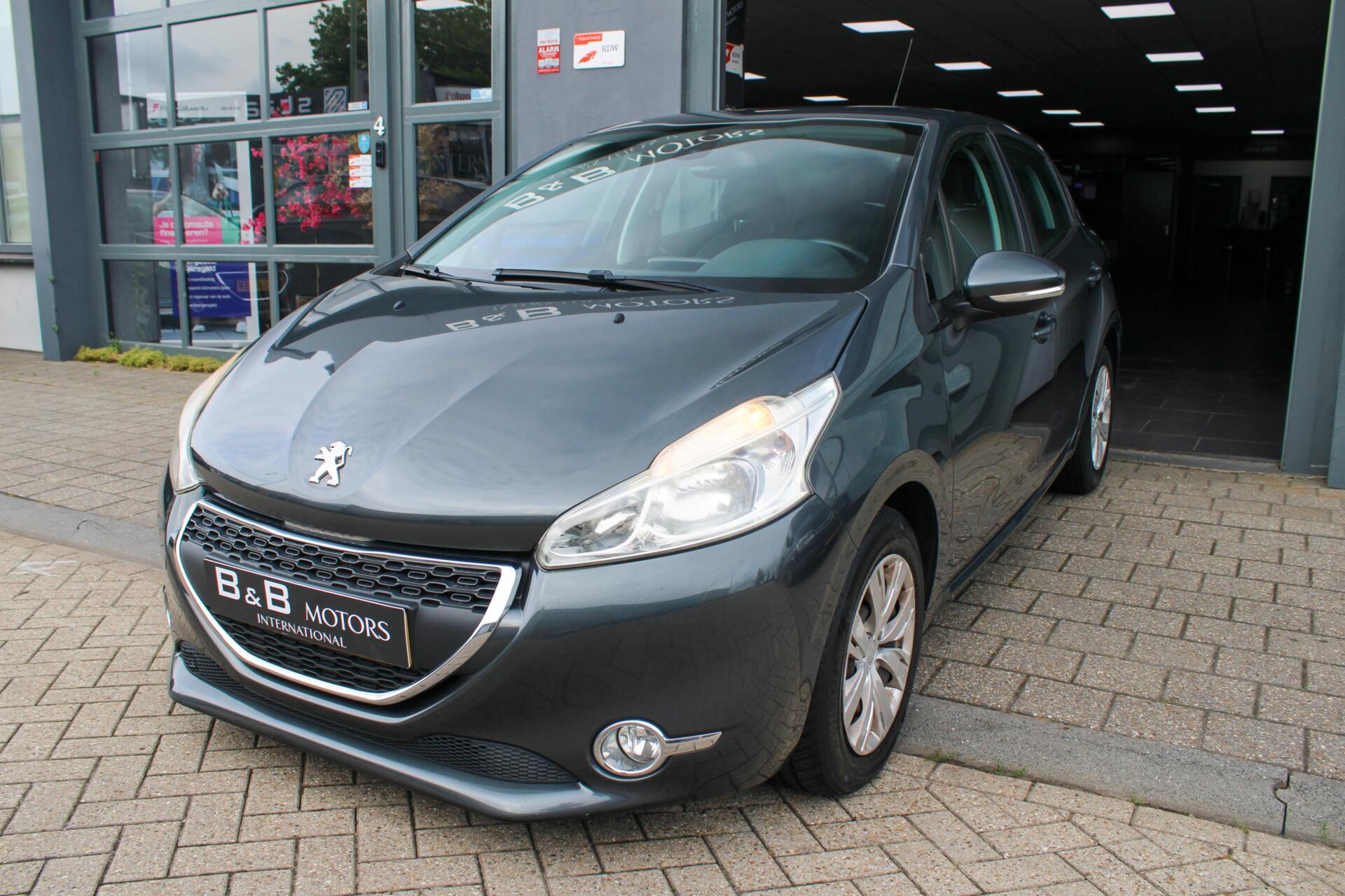 Peugeot 208 1.2 VTi Envy 2013 - voorkant