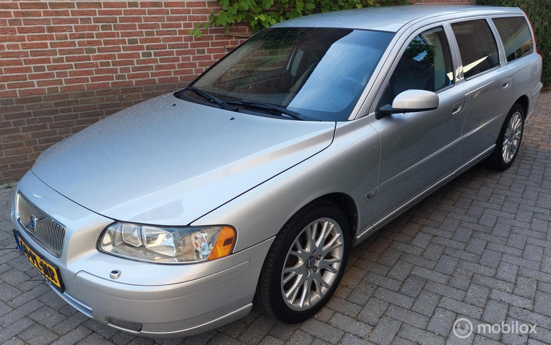 Volvo V70 2.4 T5 Momentum APK 6-7-2027 Distributie vervangen 2004 - voorkant